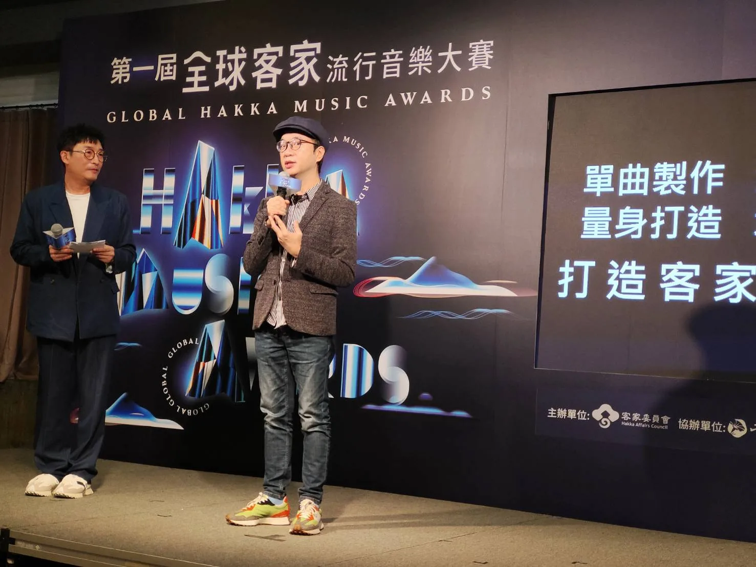 後埔國小小朋友與大家一起手作客家米食新丁粄和千金粄。蘇佑昇攝
