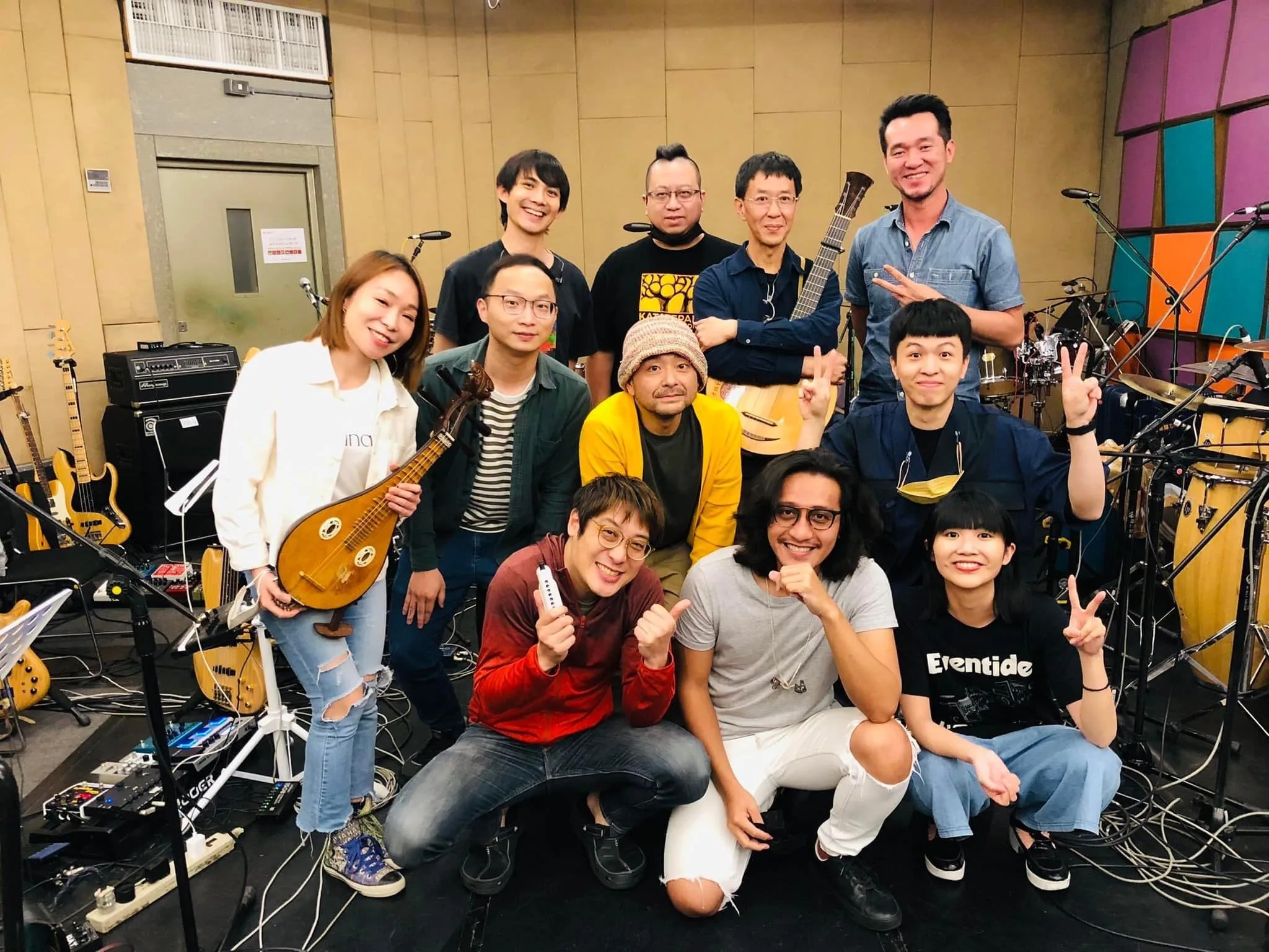 林生祥透露,4 年前生祥樂隊和大象體操,兩組樂團都曾受邀到美國參加 Taiwanese Waves 音樂節,有機會加深認識彼此的機會,而這次演出前密集的團練,也證明「跨世代合作真的很棒!」、「當天演出,絕對會精采!」 圖/<a href=