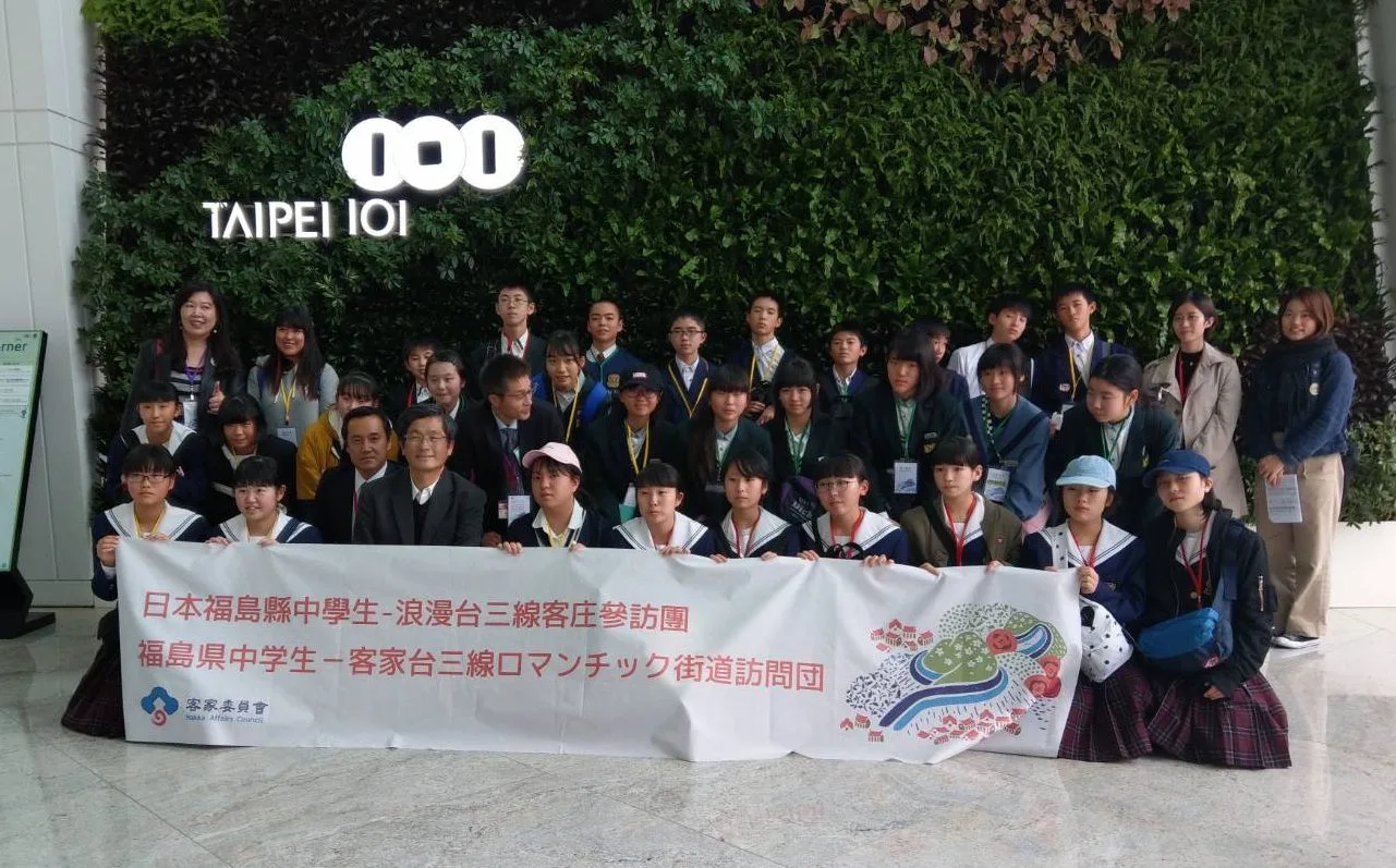 客委會除安排浪漫台三線深度豐富行程外，也特別參訪總統府、台北101、大稻埕-舊城老街巡禮。台三線走訪行程包含：新竹峨眉天主堂體驗手作窯烤麵包、與十二寮在地返鄉青年交流互動，了解營造社區及地方創生、北埔老街古蹟巡禮及體驗客家擂茶、苗栗南庄傳統樂器體驗及欣賞客家布袋戲演出等，藉以讓福島學生近距離接觸客家文化。活動結束，參訪學生對於客庄鄉親好客熱情及客家美食風味印象深刻，並期許未來成為傳遞客家文化的種子。<span class=