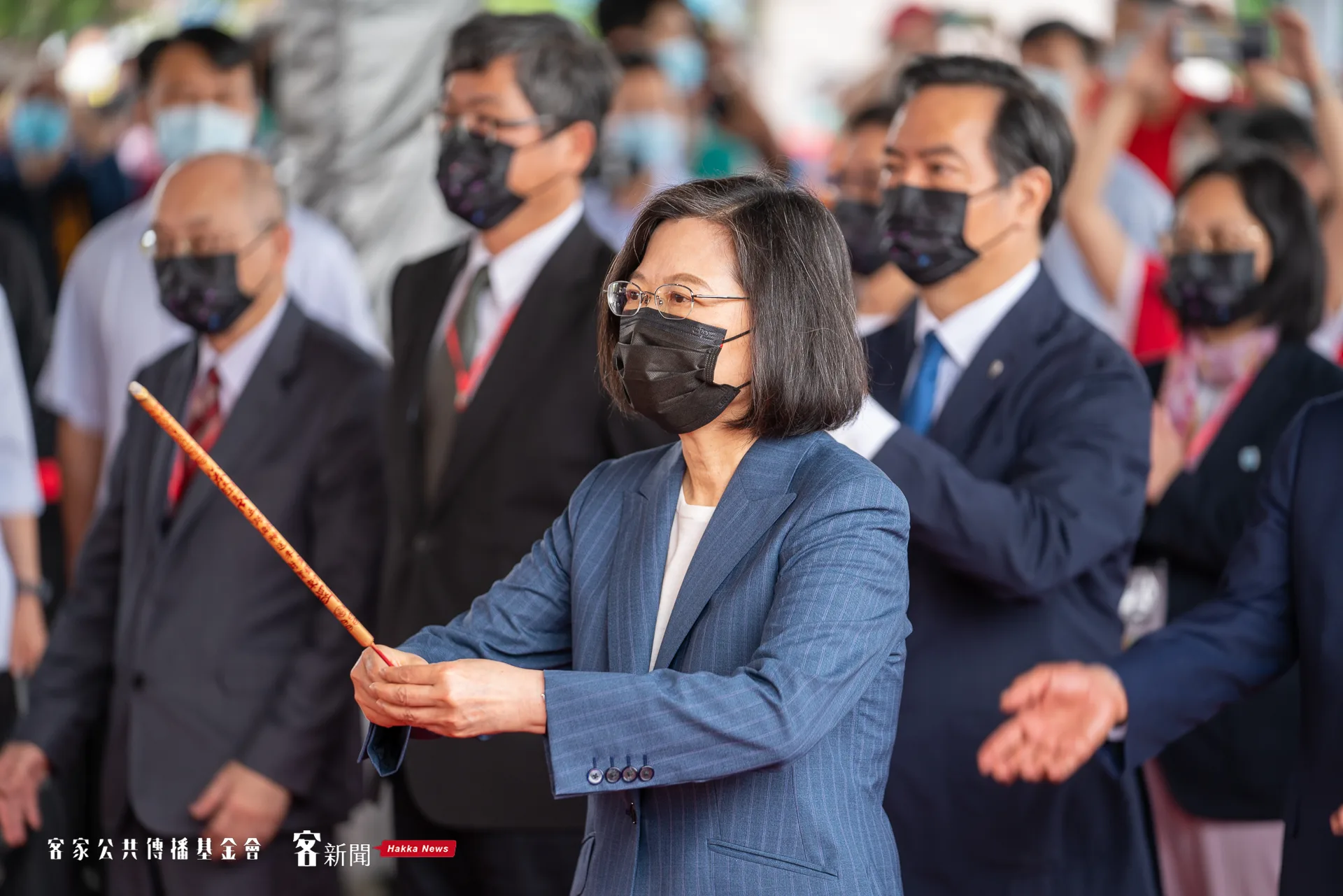 蔡英文(前)帶領蘇貞昌、羅秉成(後排左三)、楊長鎮(後排左二)、鄭文燦等人開工祝禱。范修語攝