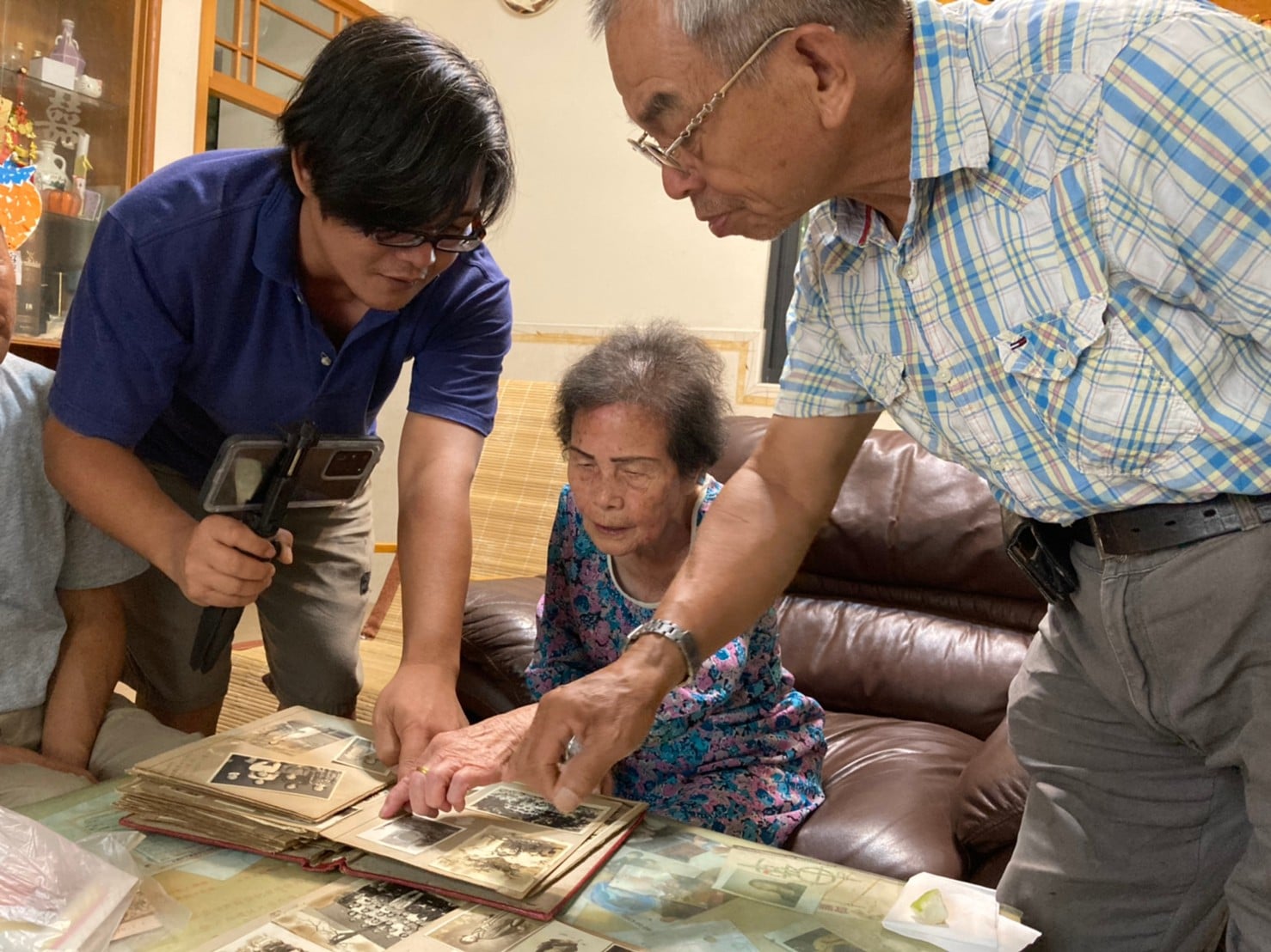 吳哲銘（左）長期在東勢推廣對客家文化的保存。翻攝吳哲銘臉書