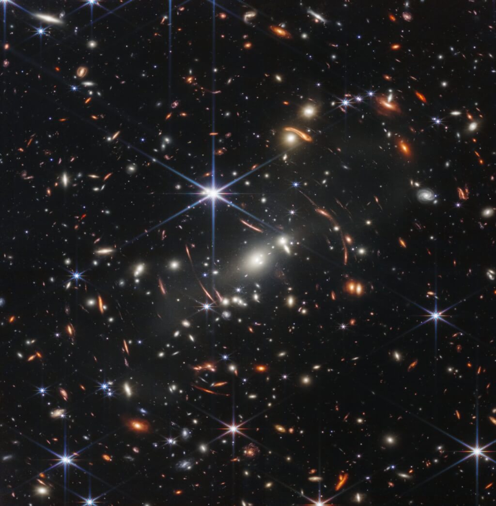 韋伯太空望遠鏡捕捉到歷來「早期宇宙最深處、最清晰的紅外線影像」,可追溯到138億年前。圖取自NASA官網