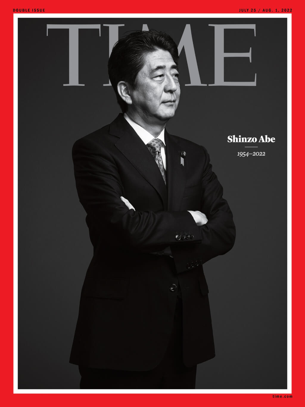 日本前首相安倍晉三8日在奈良遭槍擊逝世,時代雜誌9日在臉書刊出黑白照片封面。(圖取自facebook.com/time)
