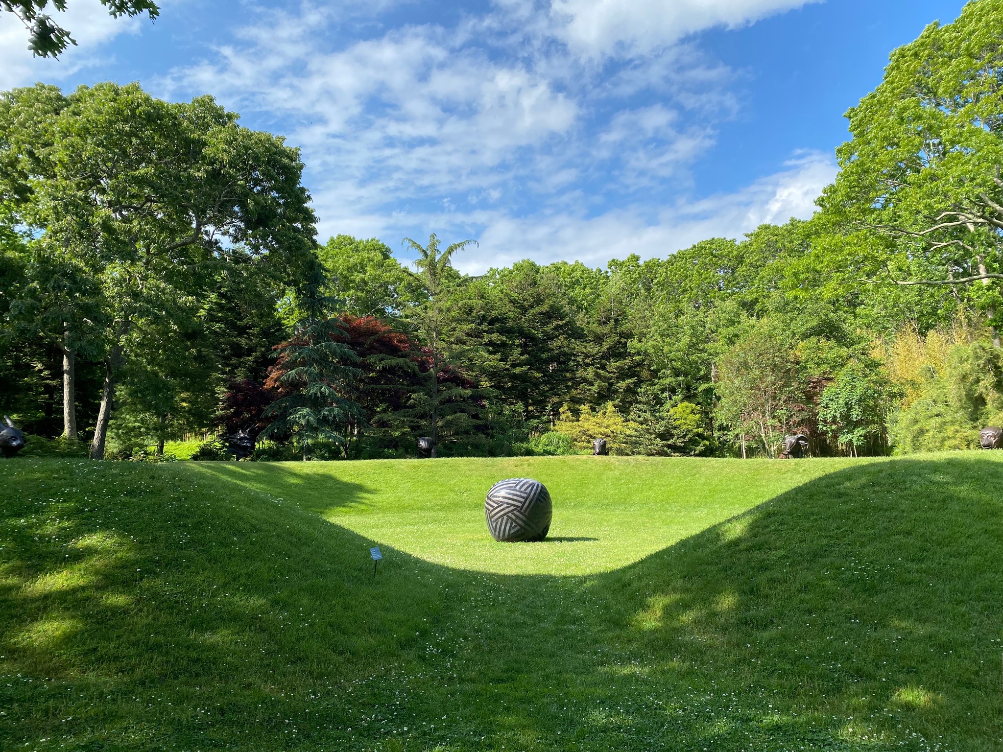長屋花園位於東漢普頓，地理條件優越，成為紐約名門菁英人士夏日避暑勝地。翻攝Long House Reserve臉書