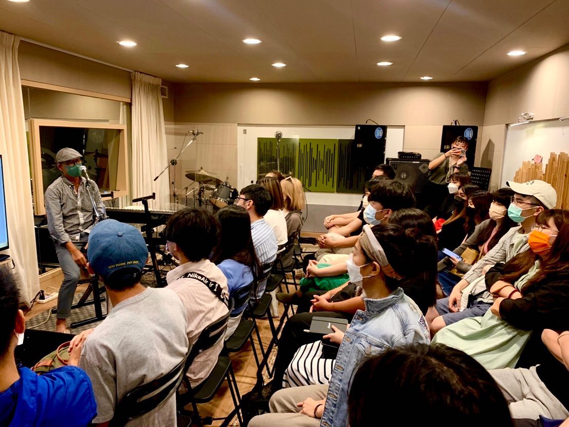 第1屆全球客家流行音樂大賽入圍音樂人共同培訓。翻攝「全球客家流行音樂大賽」臉書