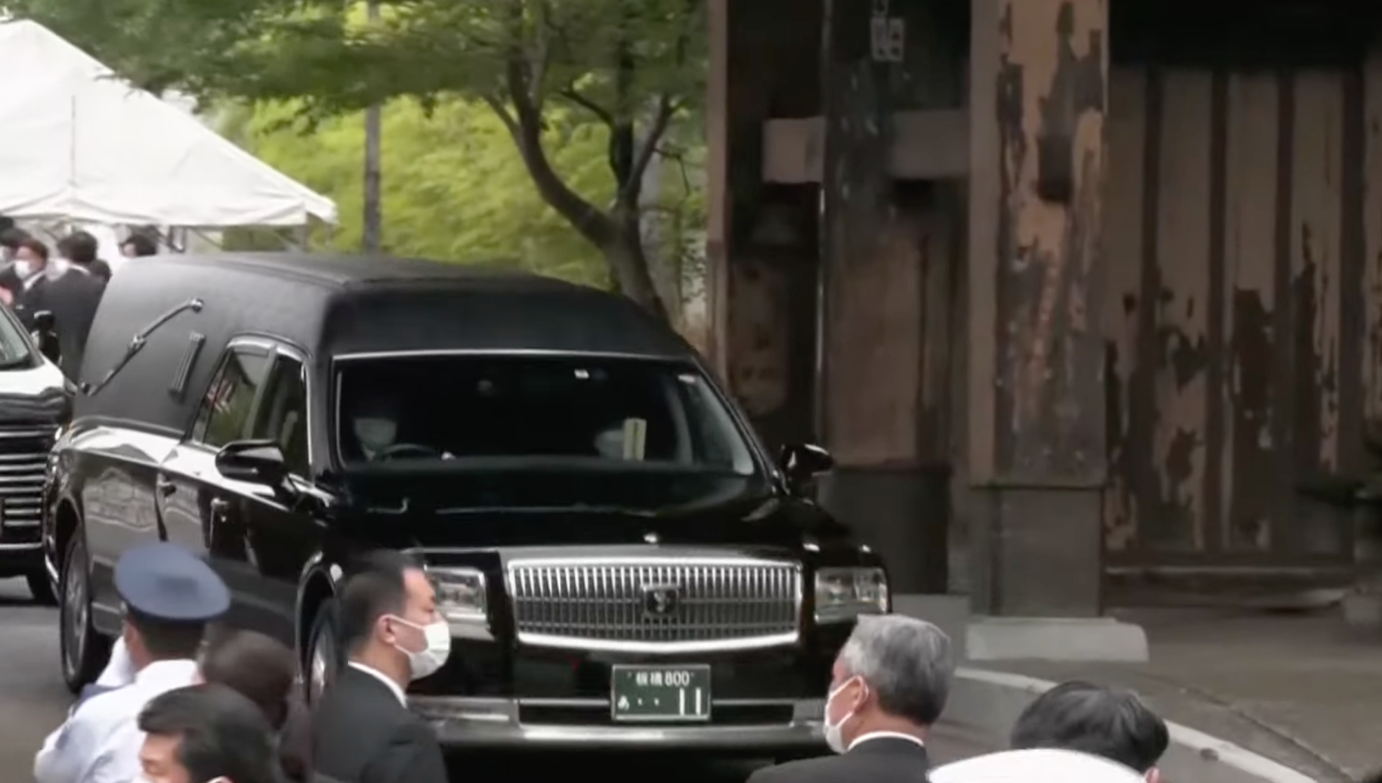 安倍晉三靈柩車離開東京增上寺。翻攝畫面