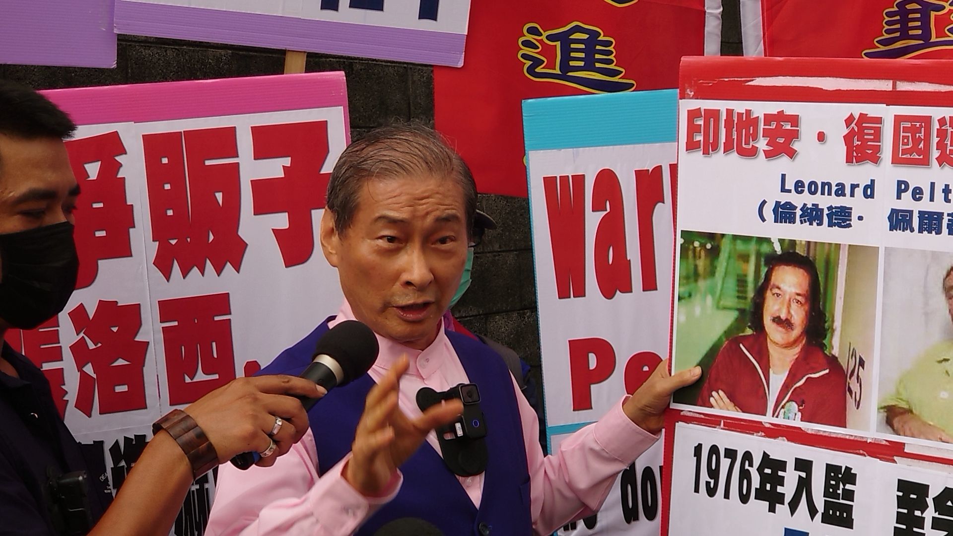 張安樂又到場抗議。李台源攝