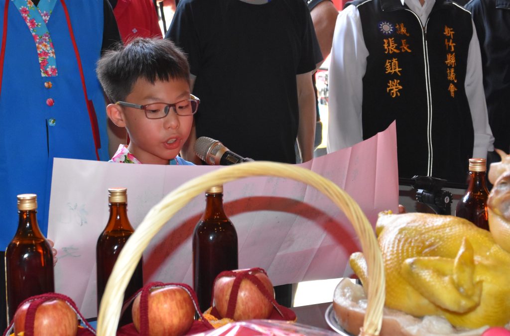超強！小學生擔任義民祭祝禱生　標準海陸腔引網友狂讚「好感動！」