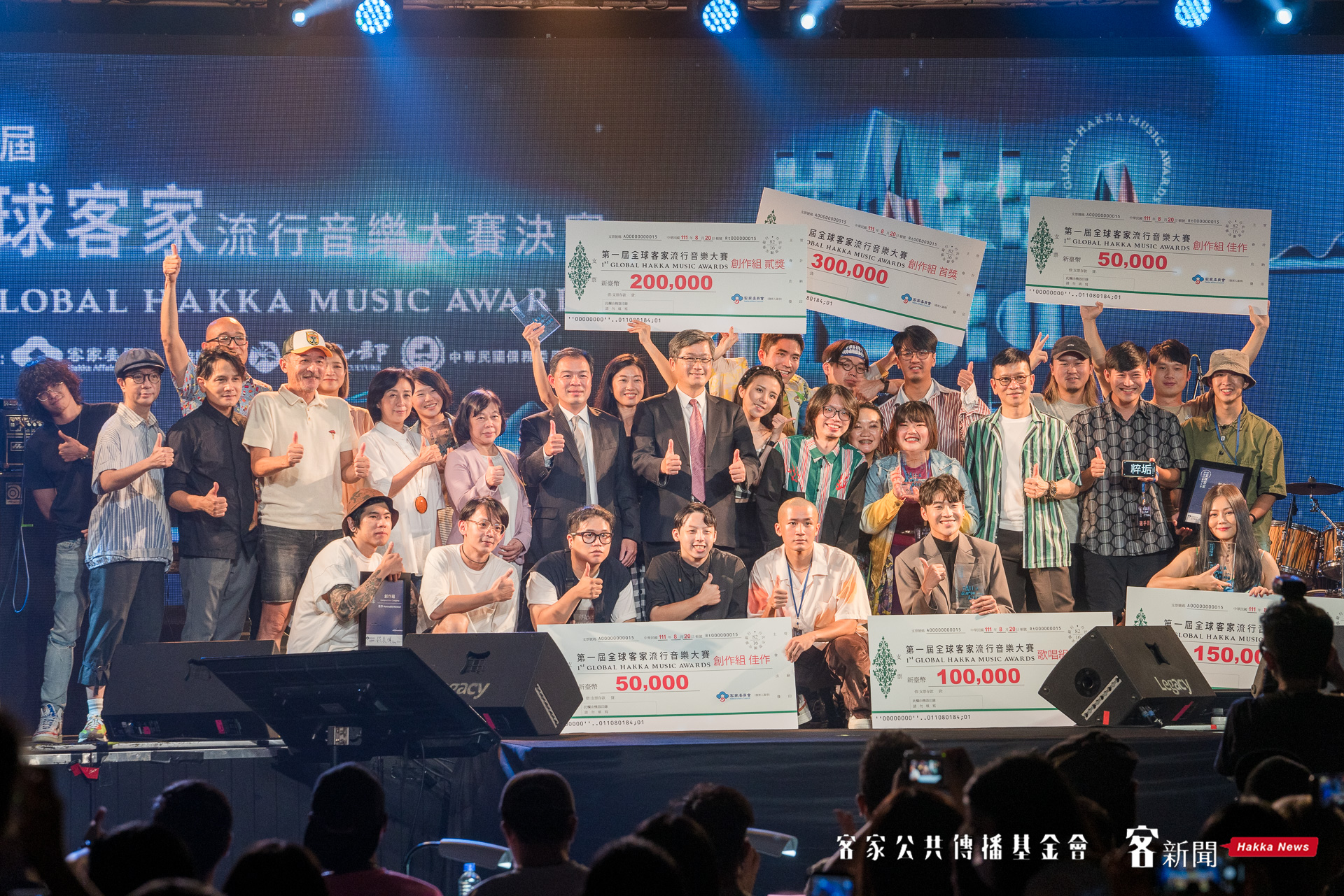 12組音樂人大合照,比賽完美落幕。范修語攝