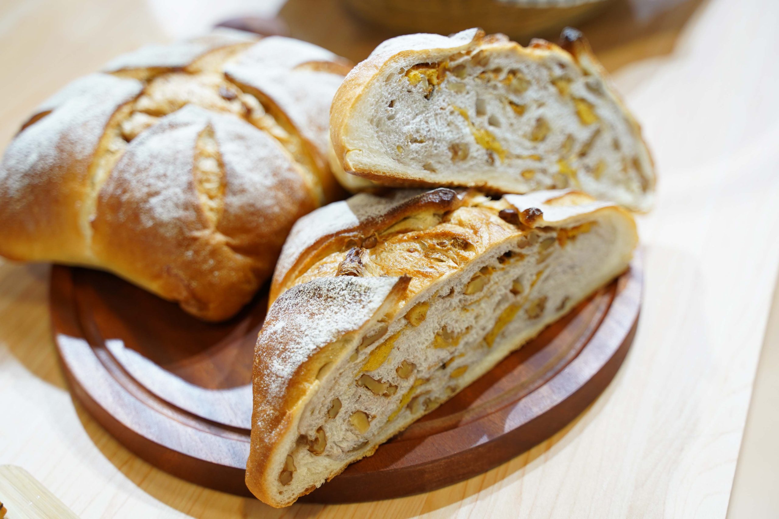 「杮杮如意（杮餅）烘焙麵包」麵包香氣伴隨柿餅的香甜氣味，十分迷人。