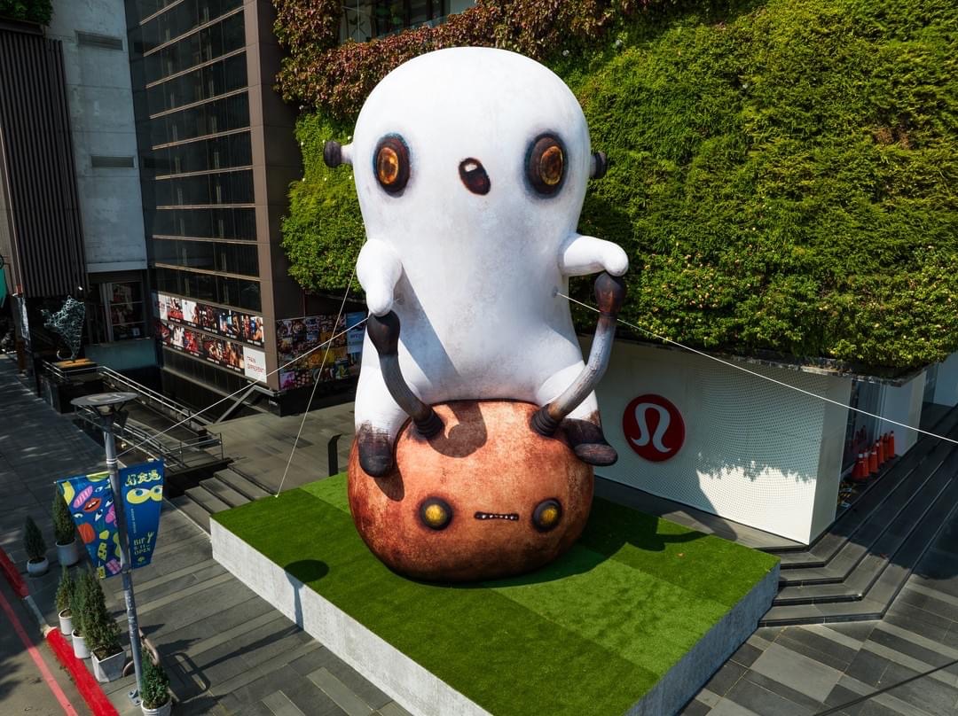 外星鬼怪「狀元」與他的坐騎「草地」可愛又療癒。臺中市觀旅局提供