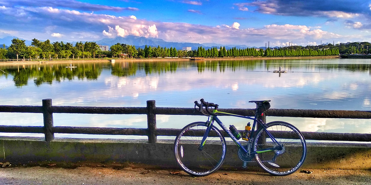 自行車漫遊,客庄深度小旅行,示意圖。圖為八德霄裡大池。洪俊傑攝