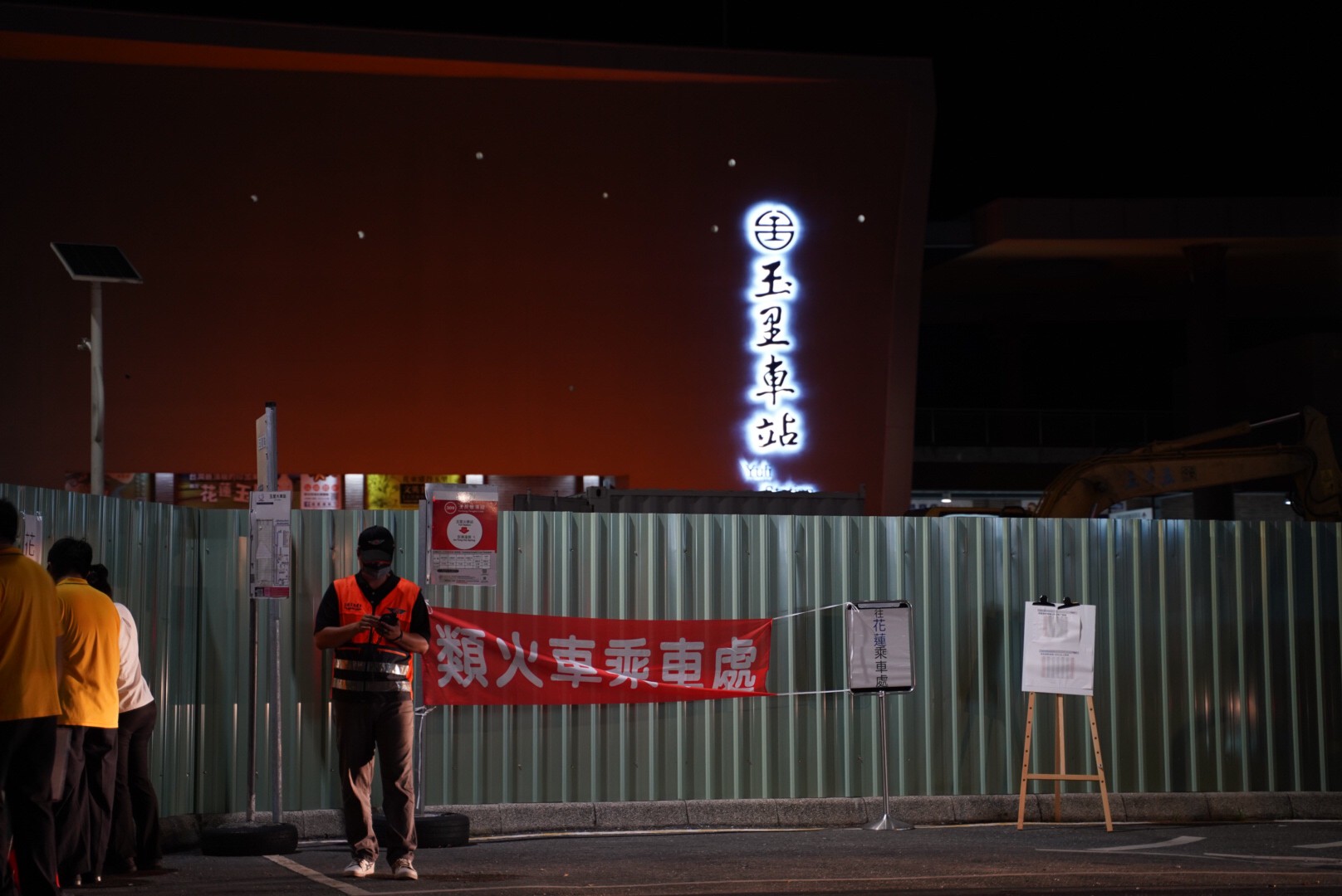 玉里車站的類火車搭乘處乘客稀稀落落。范修語攝