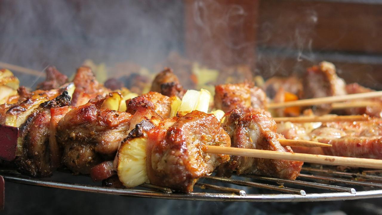 焙肉也好,食柚仔、月光餅也好,中秋節把扼當下歸屋人團圓歡喜過節一等好。示意圖,取自Pixabay