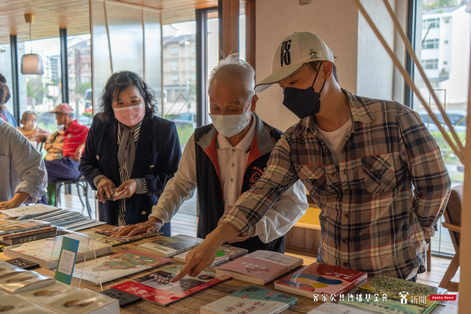 客傳會出版補助刊物。范修語攝