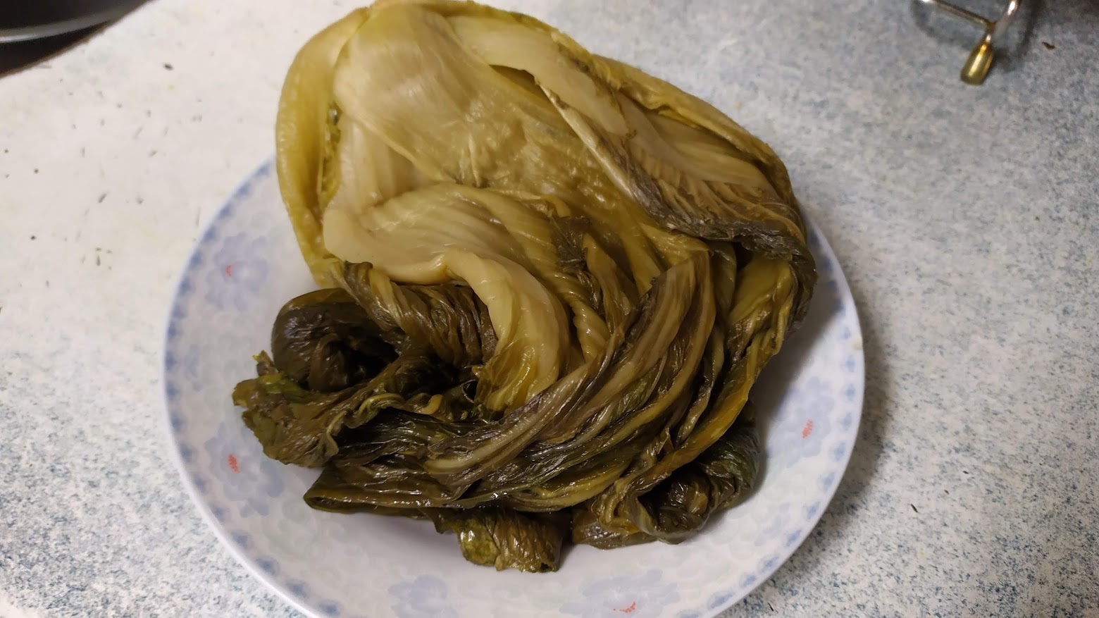 做好个鹹菜，鼻著酸丟丟，係做鹹菜鴨、豬肚覆菜湯這兜鹹菜料理个食材。作者提供