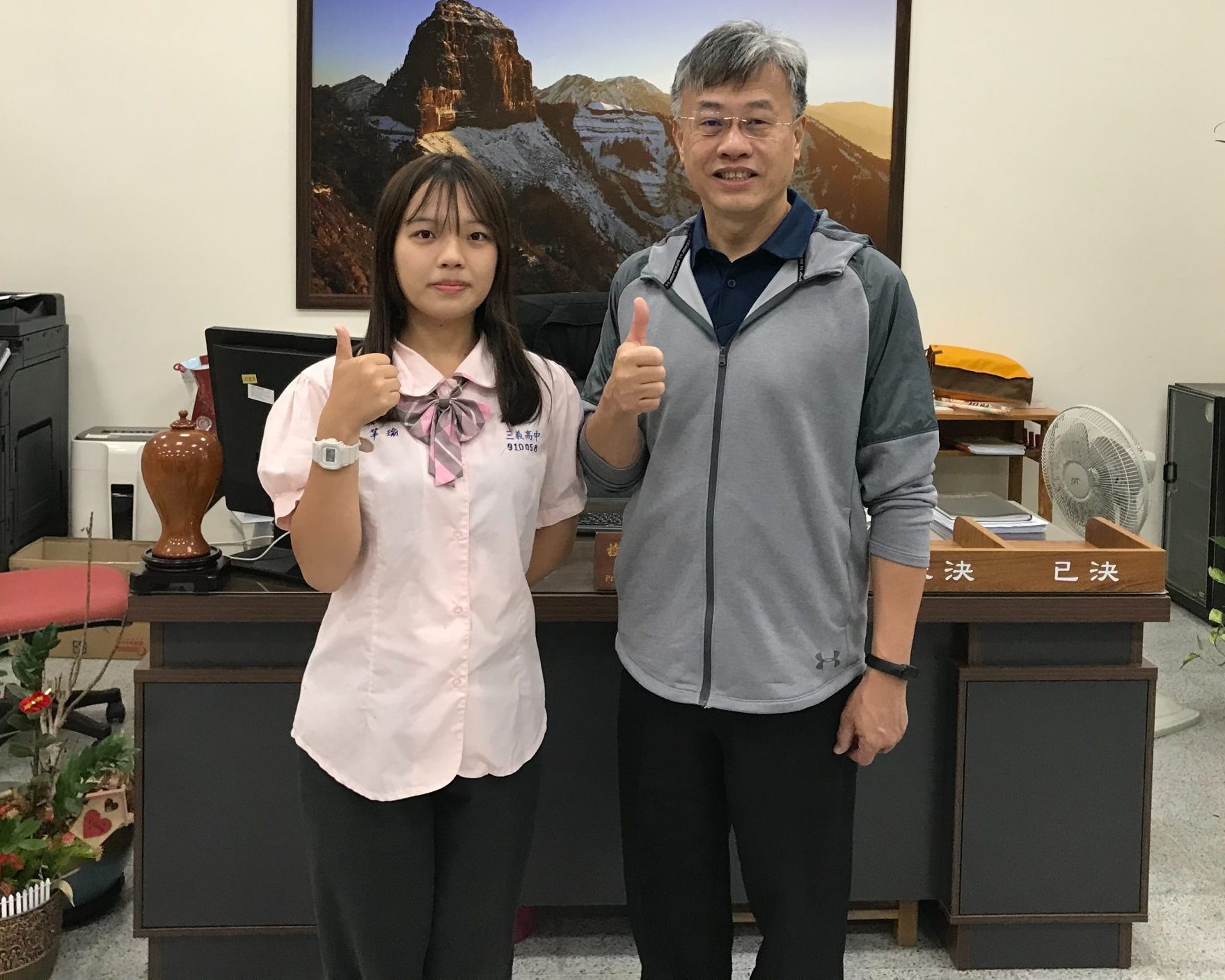 三義高中校長李萬源表示,芊瑜的客語專才,讓她得以透過「特殊選才」管道進入中央大學,是同學們很好的學習典範。三義高中提供