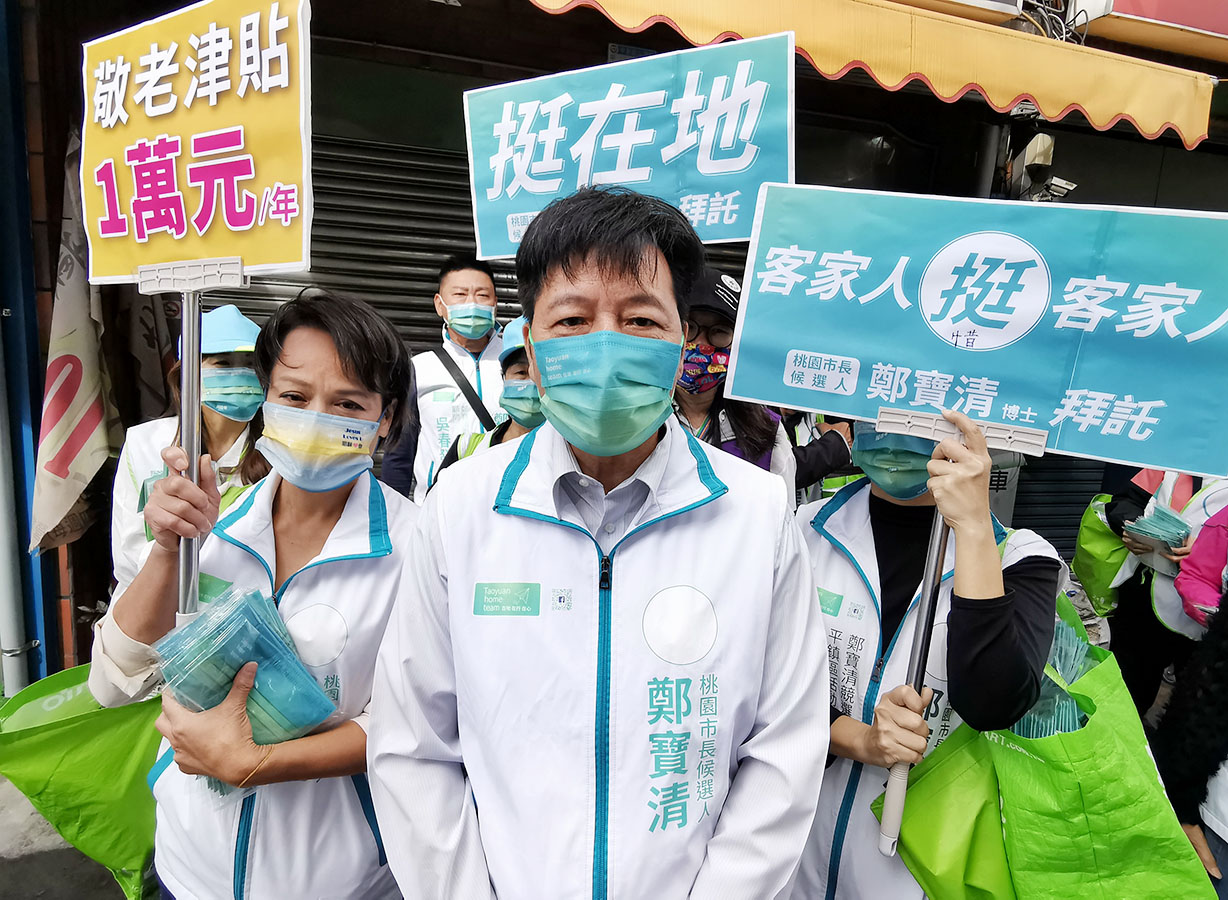 鄭寶清脫離民進黨參選桃園市長,競選標語喊出「客家人挺客家人」。曾增勳攝