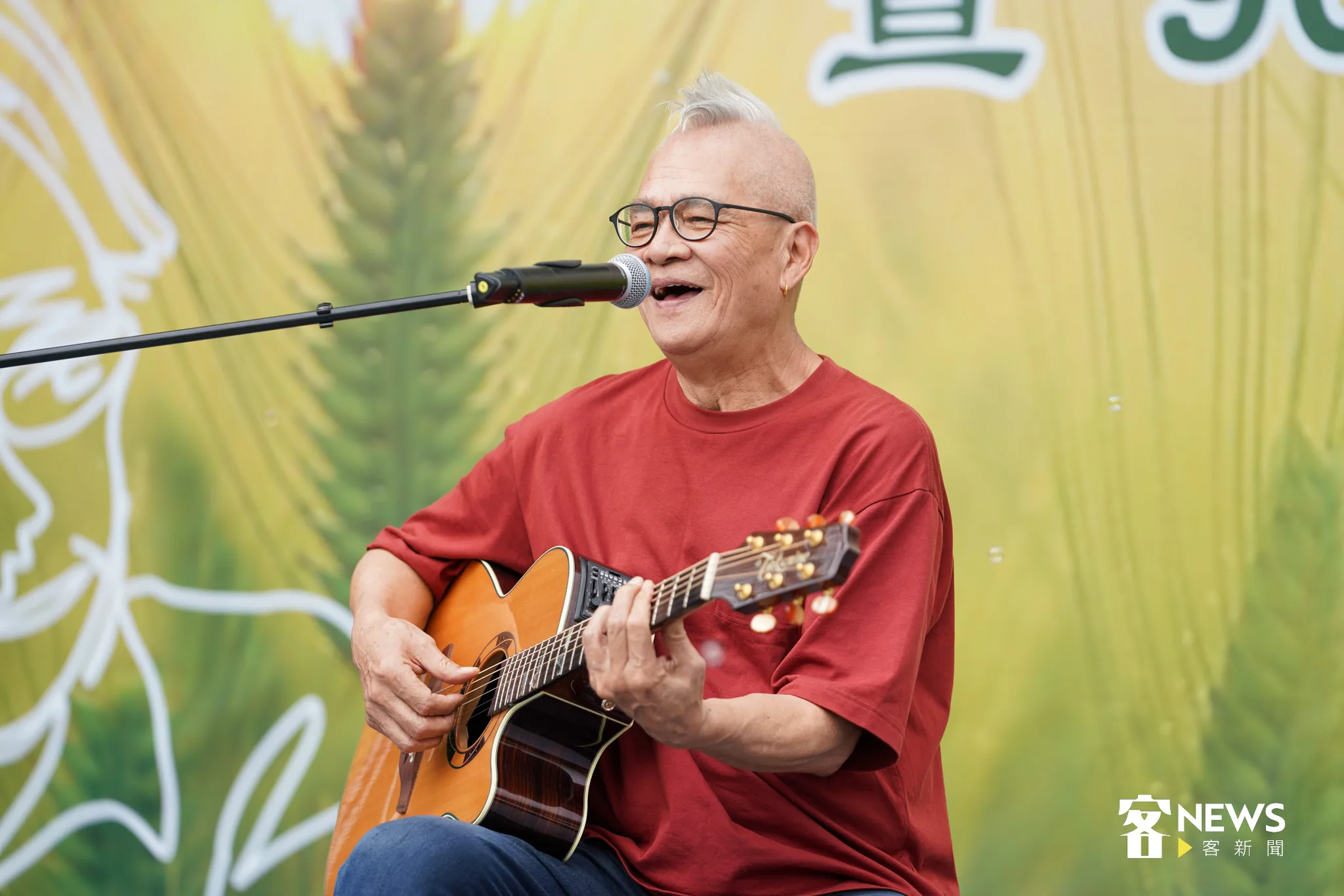 客籍文學巨擘李喬90歲大壽特別舉辦草地音樂會，邀請歌手陳永淘來演唱並祝福李喬老師生日快樂。