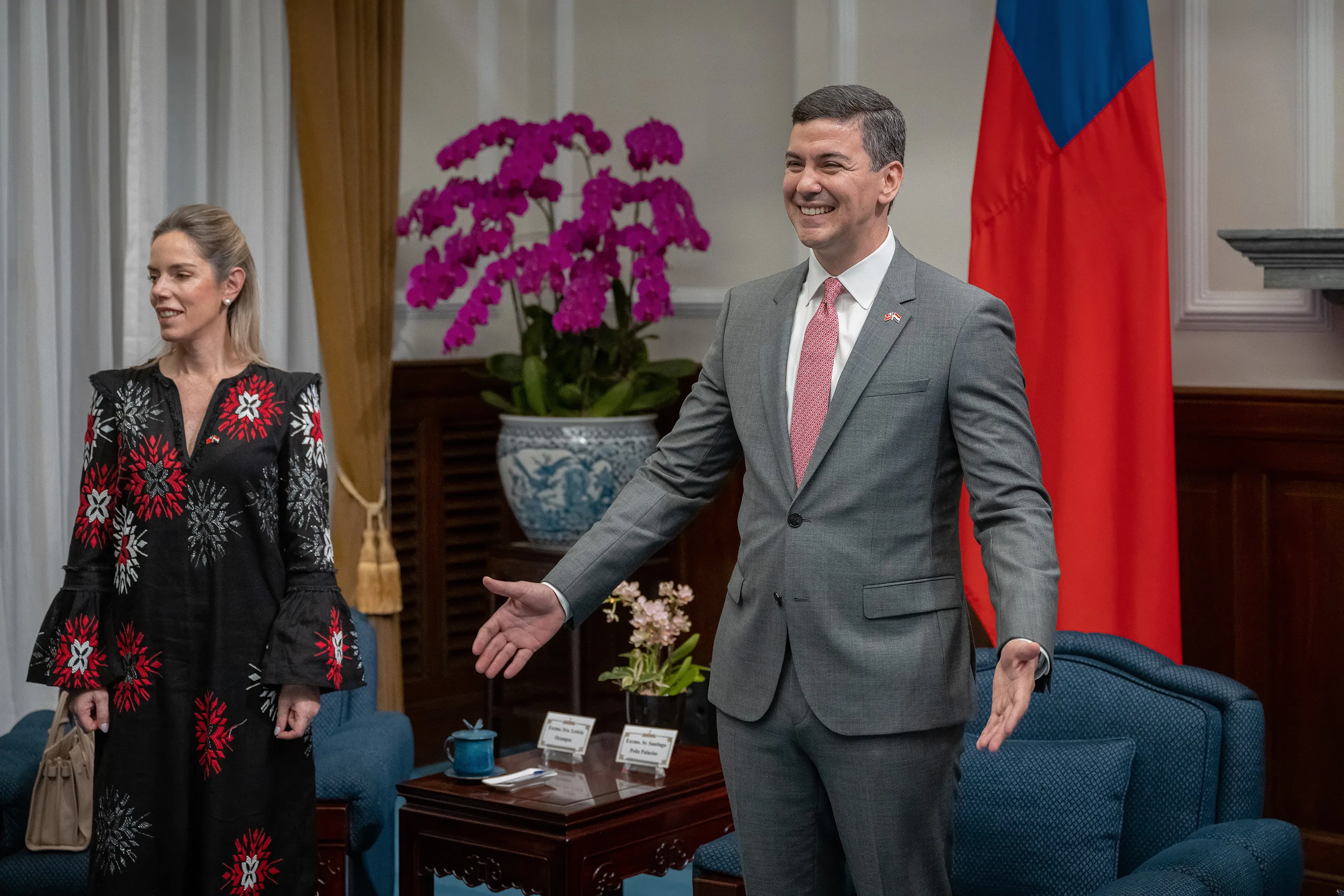 總統會晤巴拉圭共和國總統當選人貝尼亞閣下伉儷。總統府提供