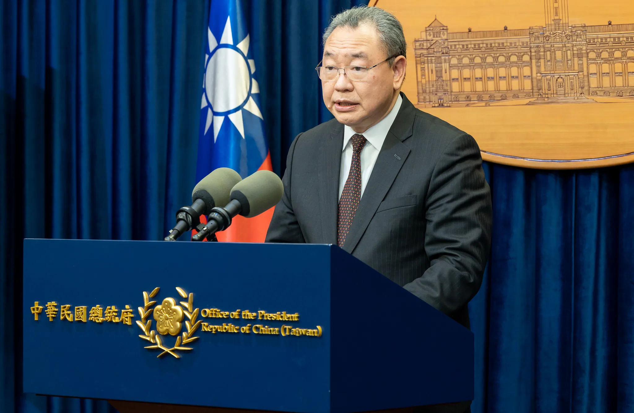 外交部次長俞大㵢宣布副總統率團出席巴拉圭共和國總統貝尼亞就職典禮。總統府提供