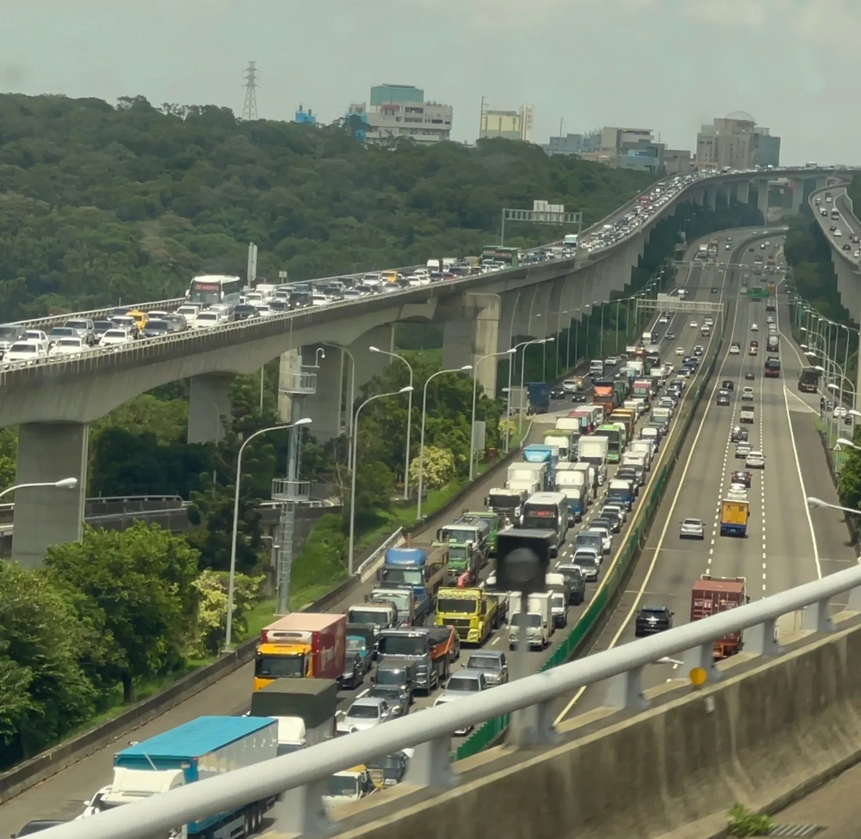 初四北返車潮湧現　國道3路段估「午後塞到凌晨」