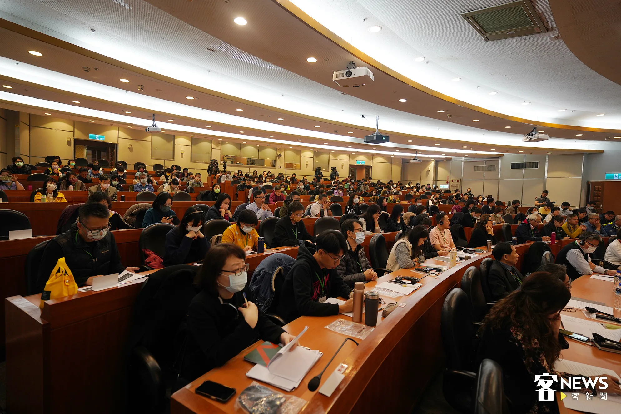 客委會今日舉辦客庄社區經濟論壇,邀請專家學者與各個客家事務專責單位共同探討客庄社區經濟發展。張凱清攝