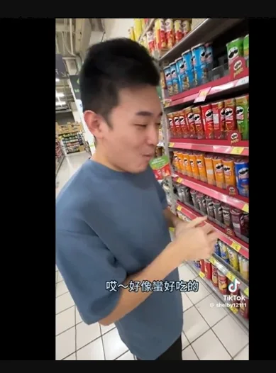 「詹姆士（呈）」與攝影師小新2024年1月在全聯、家樂福逕行拆封架上商品，稱可以白吃白喝，引起全國輿論譁然及撻伐。翻攝畫面
