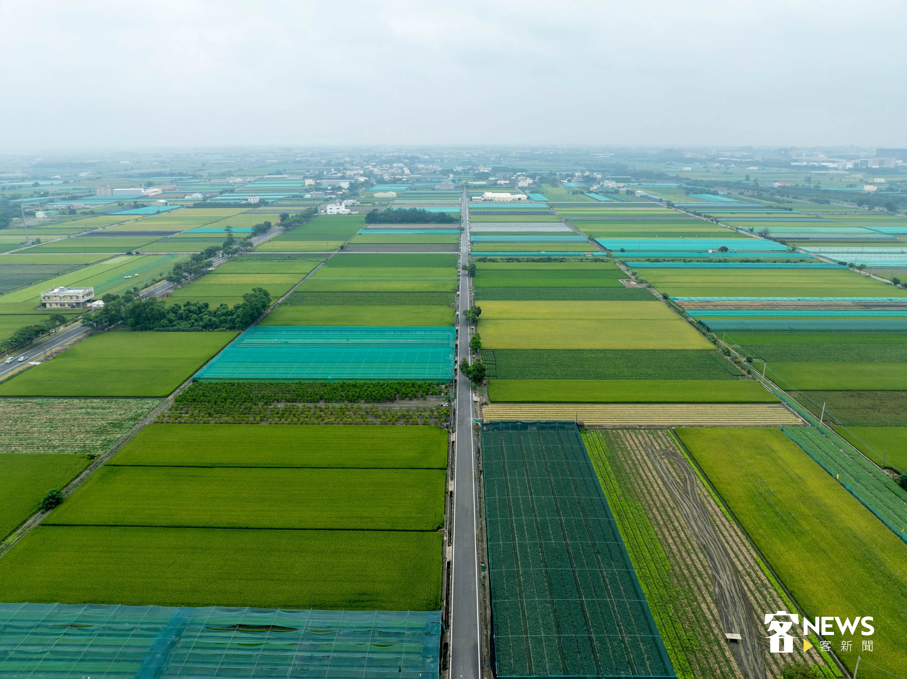 想到雲林詔安客庄的二崙鄉，可能會想到綠油油的稻田，圖為雲林二崙、崙背一帶空拍。范修語攝