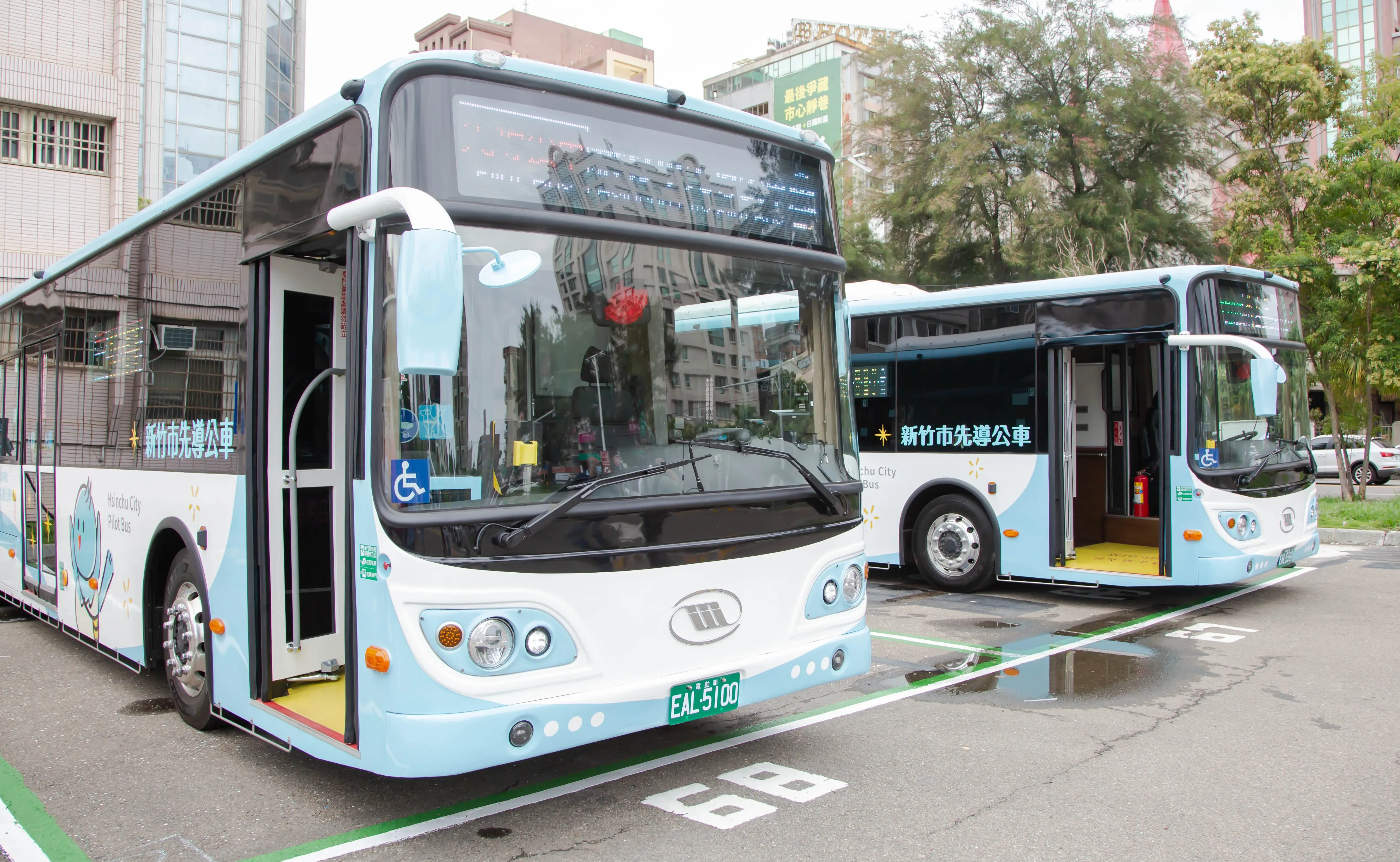 從運具別觀察，軌道運輸受益明顯，相較2022年同期，今年1、2月公車運量成長約20%。竹市全電動先導公車 。竹市府提供