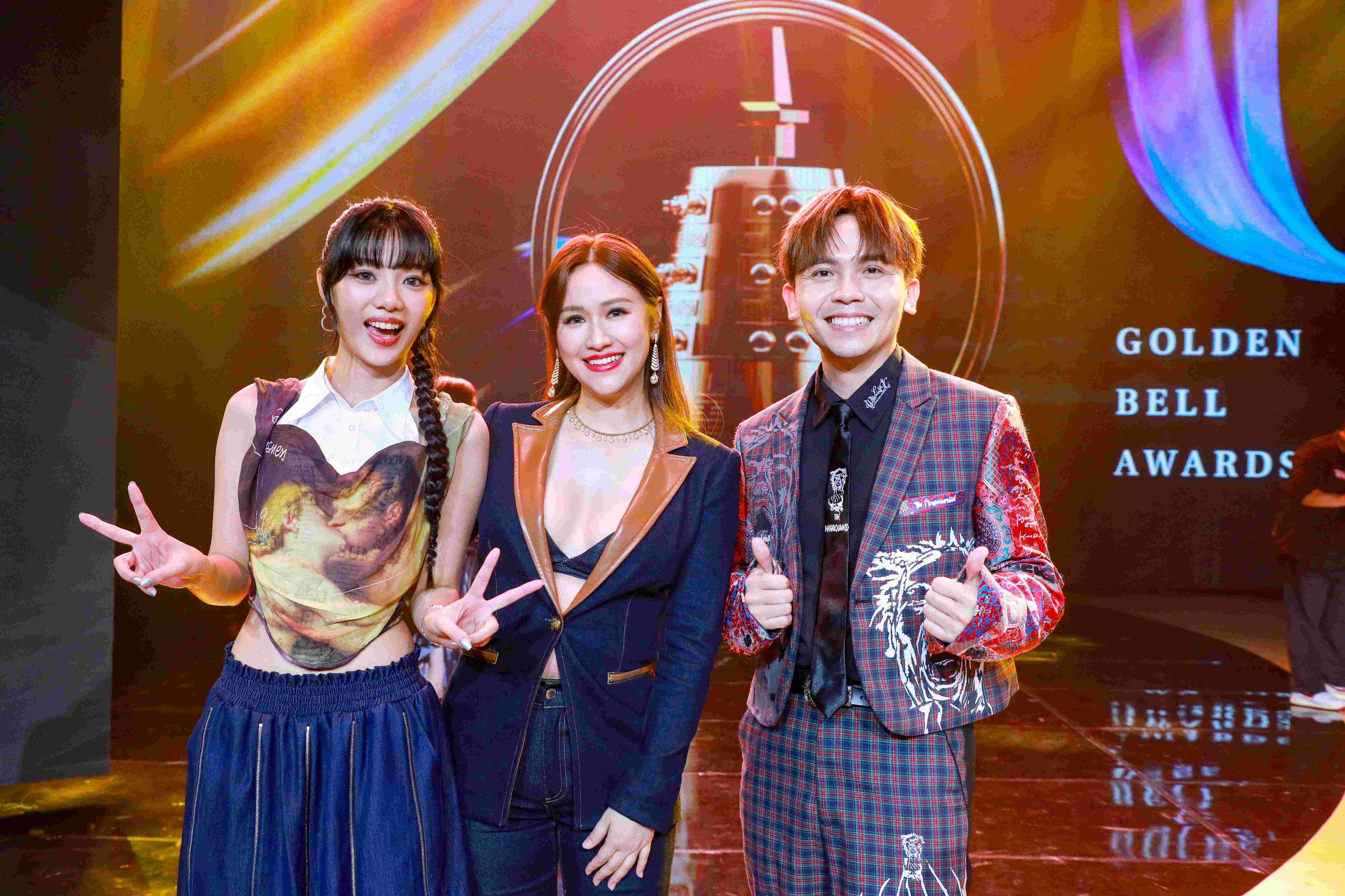 林葦妮（木木）（左一）去年接下星光主持棒，口條流利備受好評，這次再度接下星光主持人重擔。圖為59金鐘。三立提供