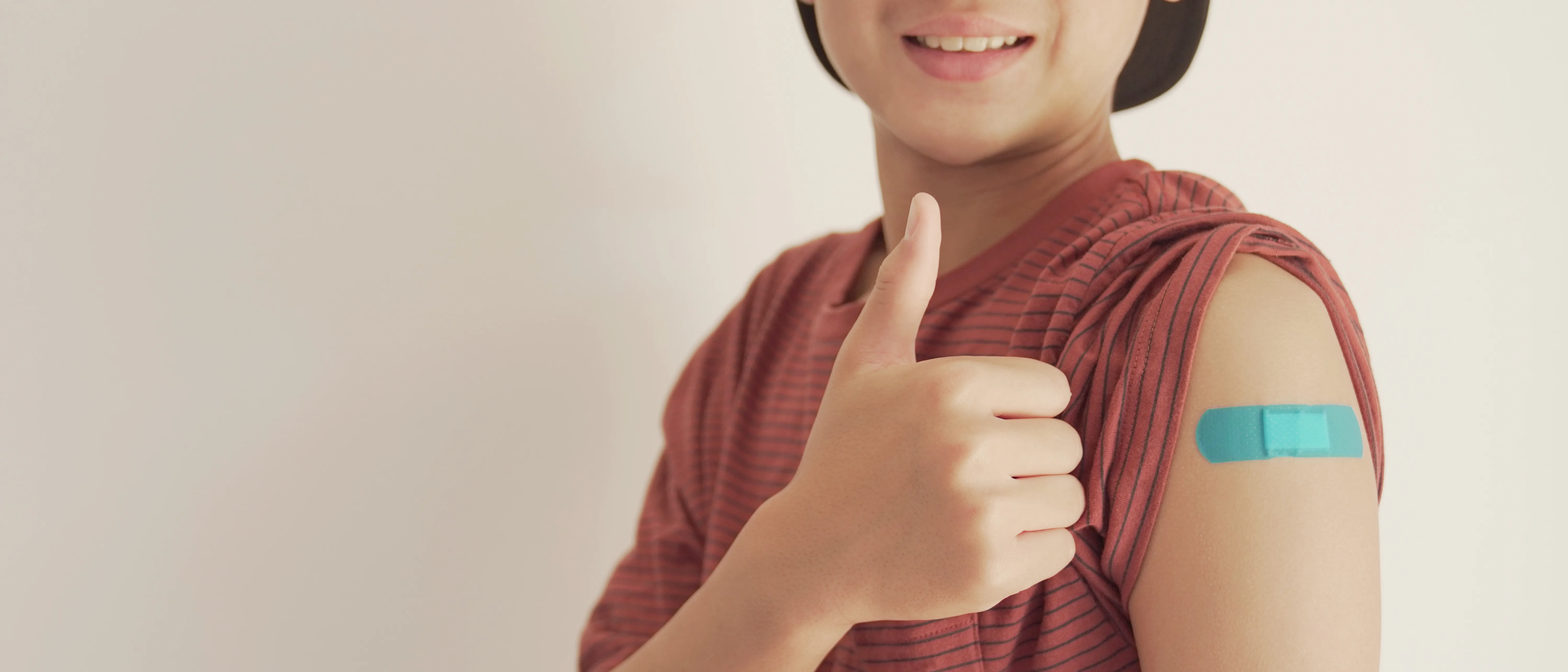 國健署宣布，2025起國中生公費接種HPV疫苗不分性別。示意圖。資料圖源envato