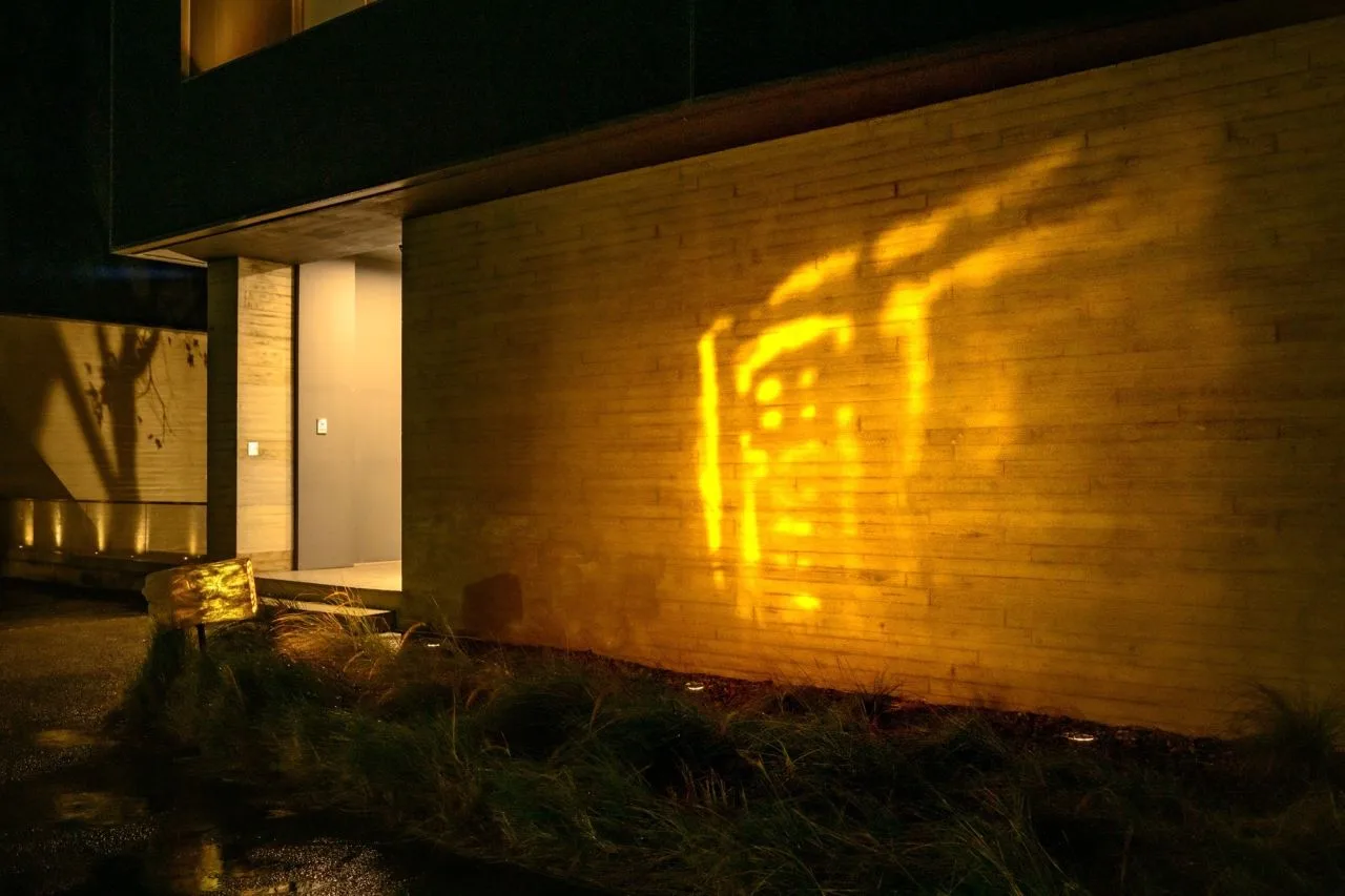 藝術家劉名哲戶外展區作品〈居於實〉。桃園市立美術館提供