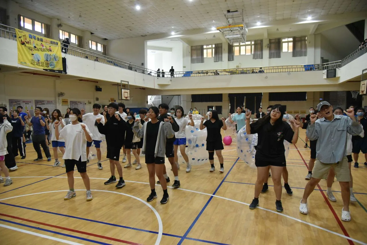 青年趣味運動會的競賽項目，包括羽球團賽、泡泡足球、恐龍裝足球、競速毛毛龍等。雲林縣政府提供