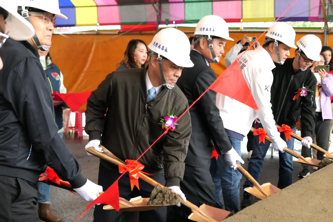 苗栗明德水庫自行車暨環湖步道建置工程開工動土儀式。客家委員會提供