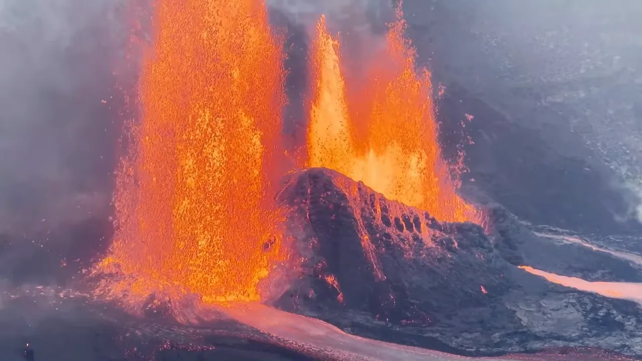 夏威夷火山3個月13度噴發　「熔岩龍捲」直衝高空