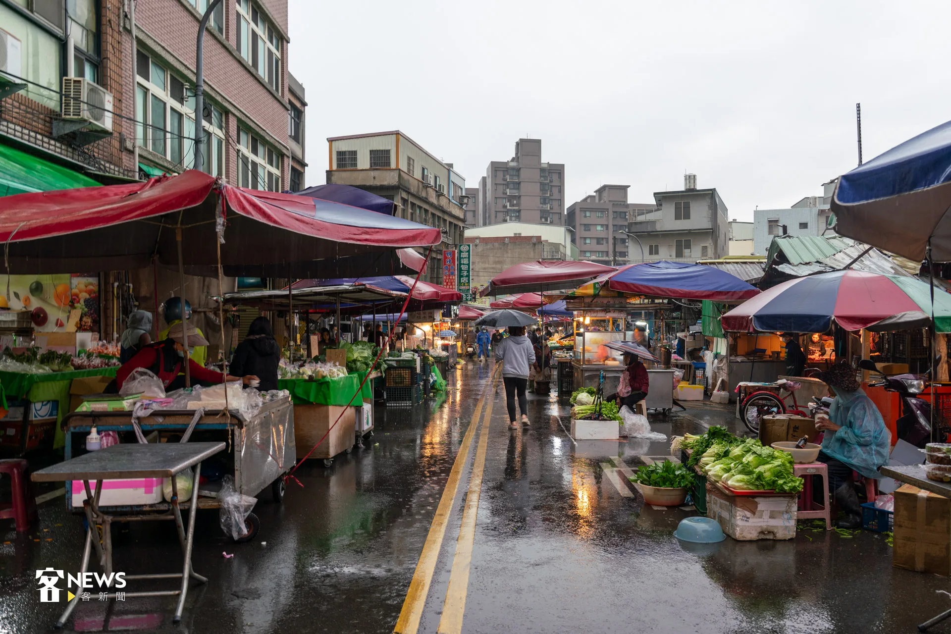 苗栗縣2025年第1季平均房價較3年前上漲27.2%,逼近3成,在中部5縣市中漲幅最高。圖為頭份黃昏市場。洪藝晅攝