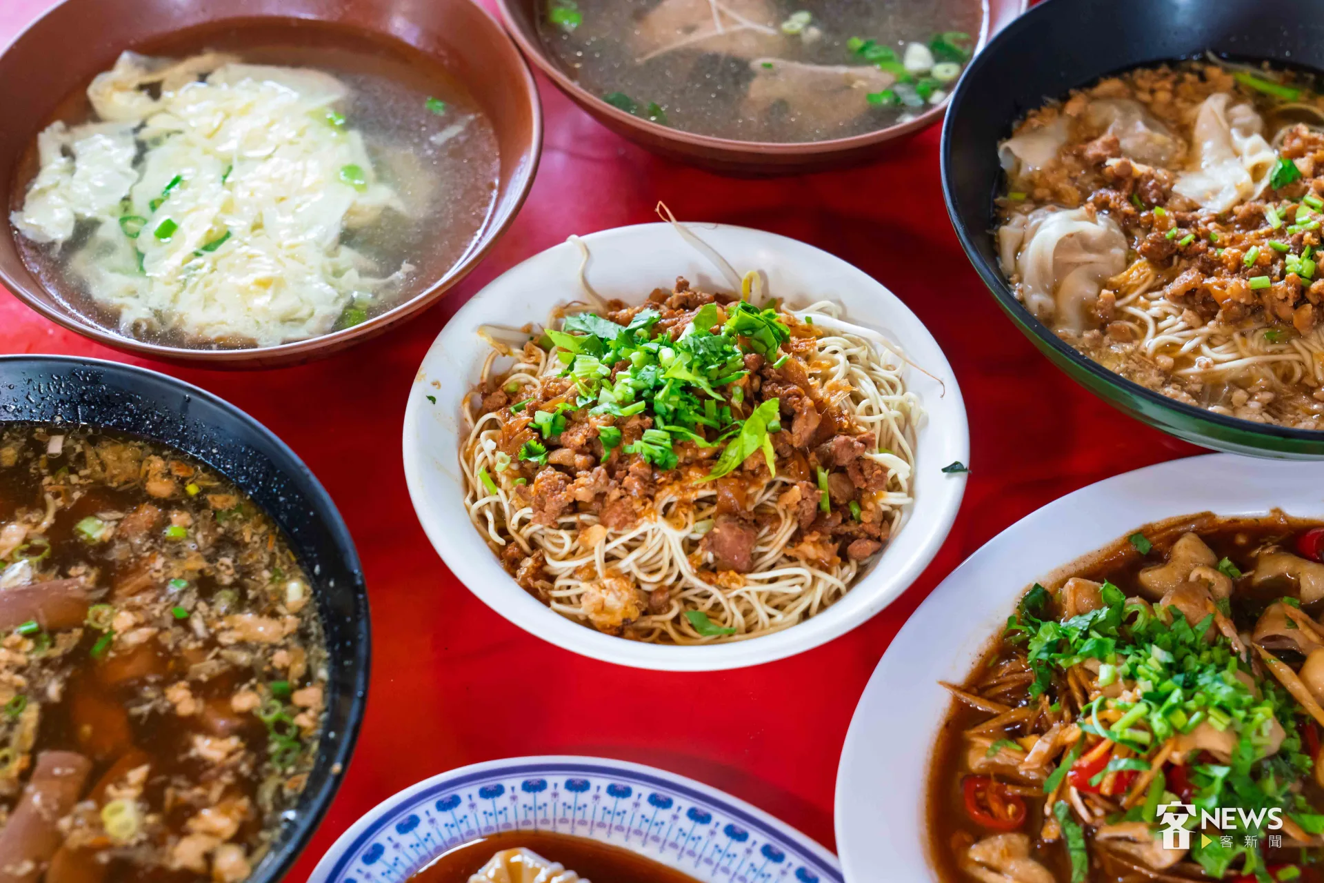 內埔市區的阿英麵店,每一項都是道地美味。李台源攝
