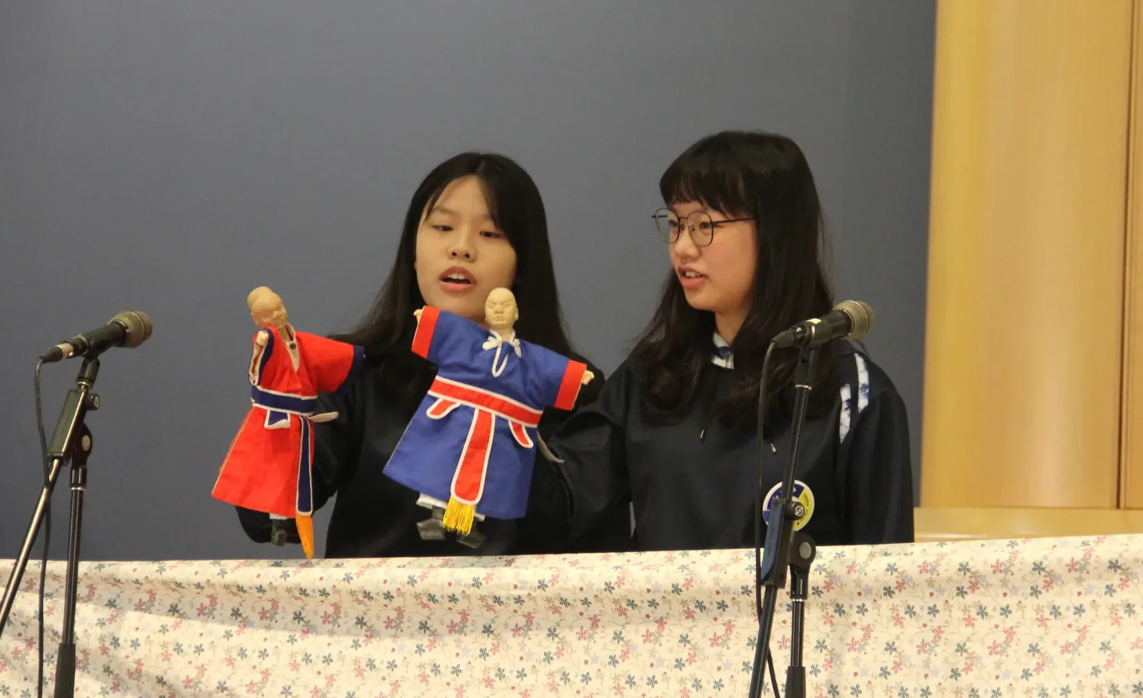 客家青少年訪問團去年在澳洲、紐西蘭為社區長者展演客家文化。客家青年國際志工服務團提供