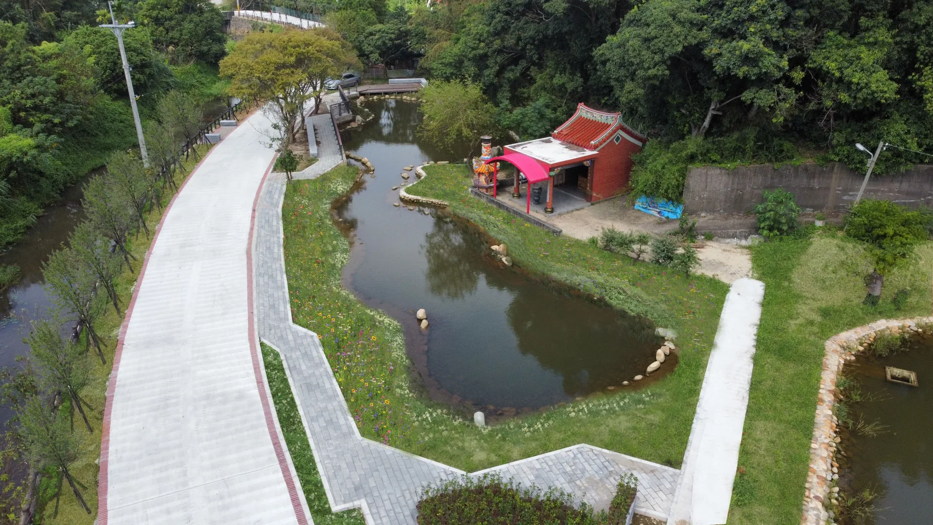 竹縣府推廣「淨零碳排放」及「復育山林」的理念，透過計畫執行。新竹縣政府提供