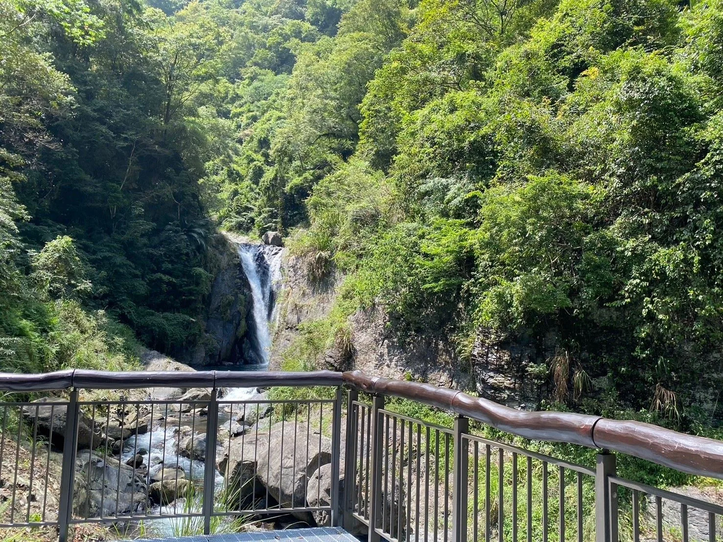 「尖石鄉錦屏村－小錦屏溫泉步道」，步道以野溪溫泉為著名景點。新竹縣政府提供