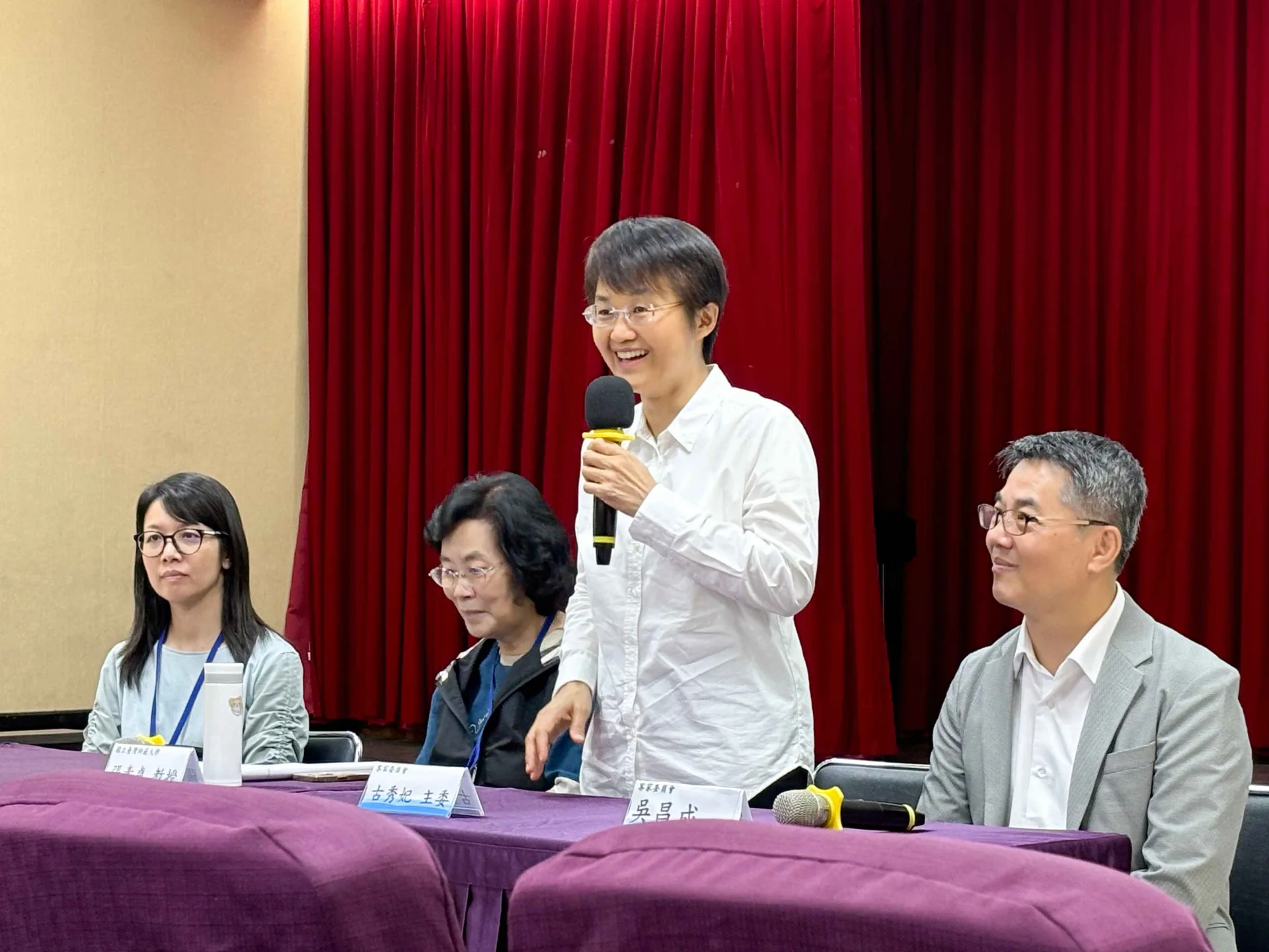 客委會主委古秀妃現身客語師資工作坊,感謝跨縣市教師相挺。客委會提供