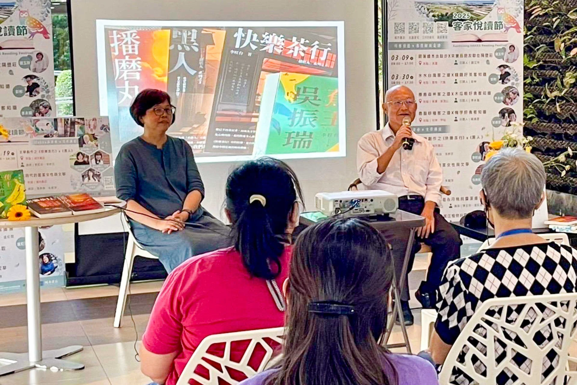 在高雄城市書店舉行新書分享會。蕭秀琴攝