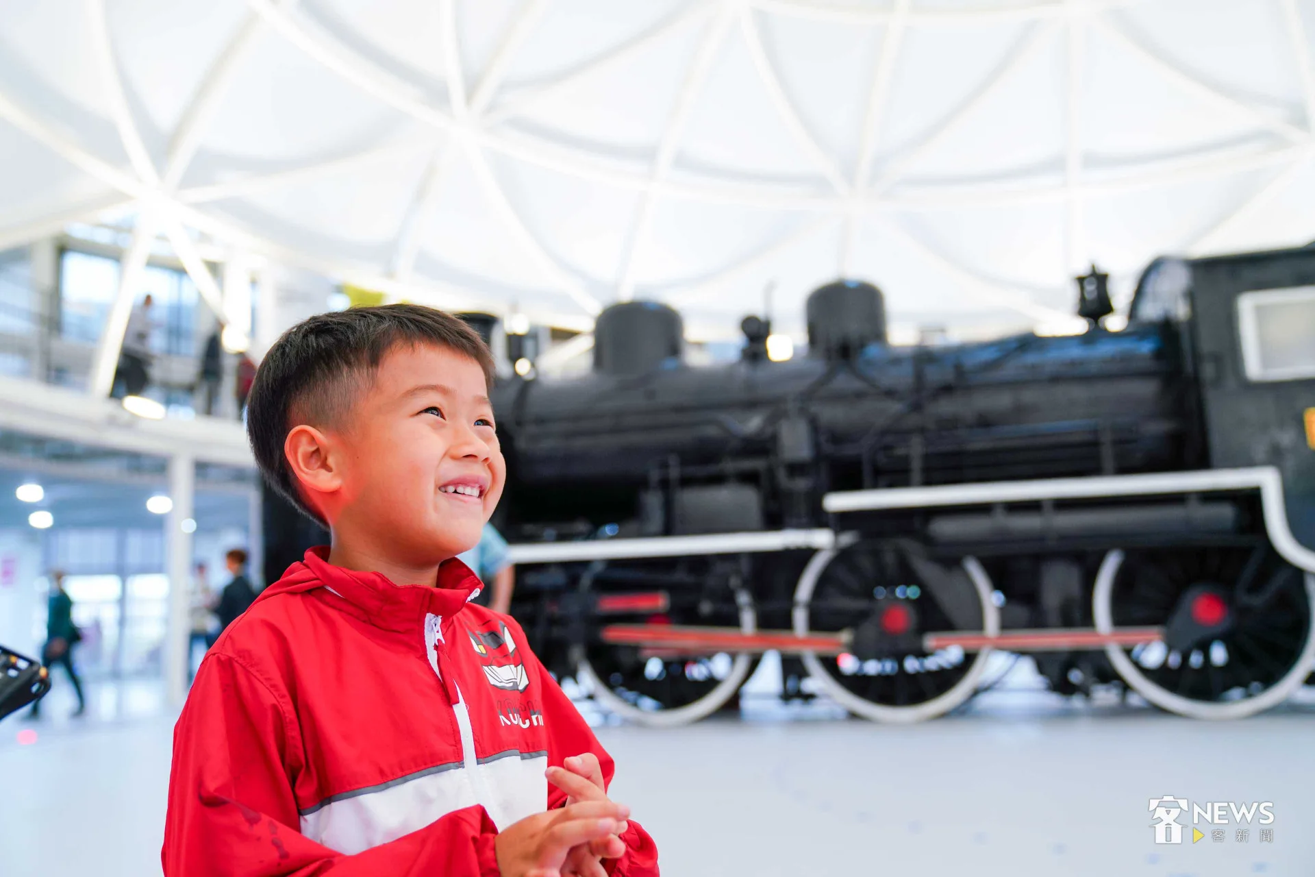 5歲的宋亦韜是小小火車迷。李台源攝