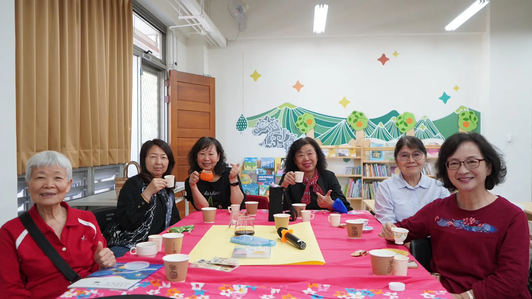 用一杯咖啡開啟議題討論模式。臺中市政府客家事務委員會提供