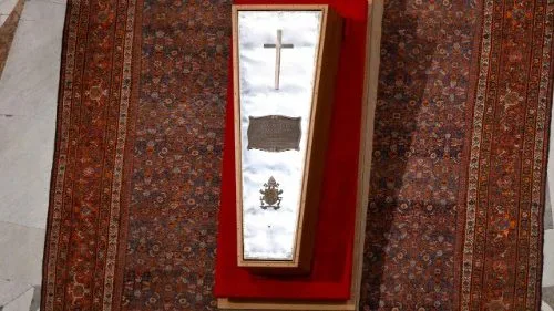 教宗方濟各封棺 「第266任教宗永留人類心中」