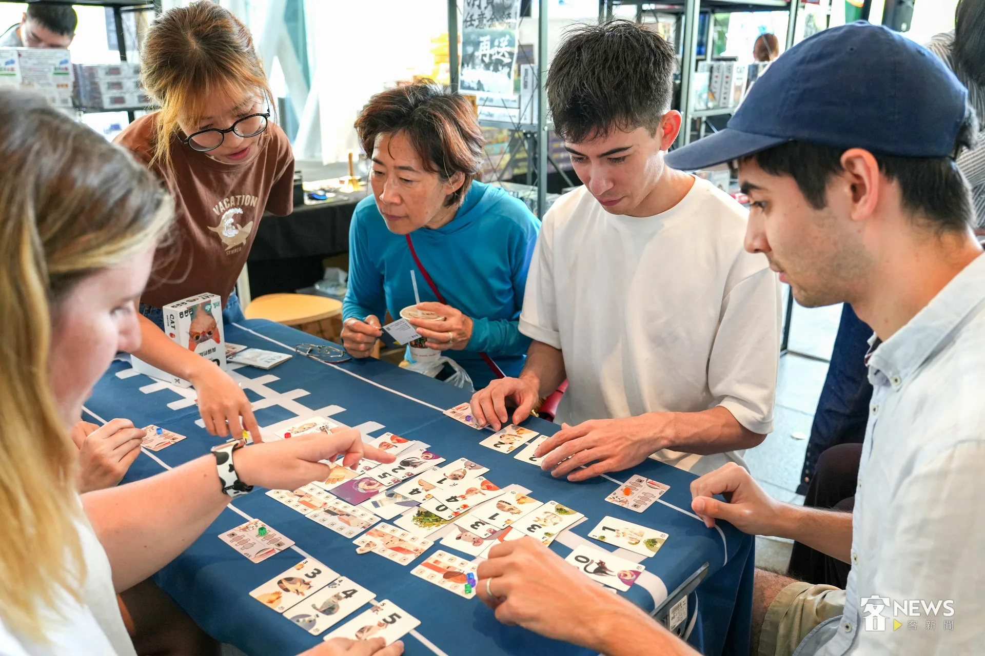 來自澳洲墨爾本的一家人投入桌遊世界。蔡依璇攝