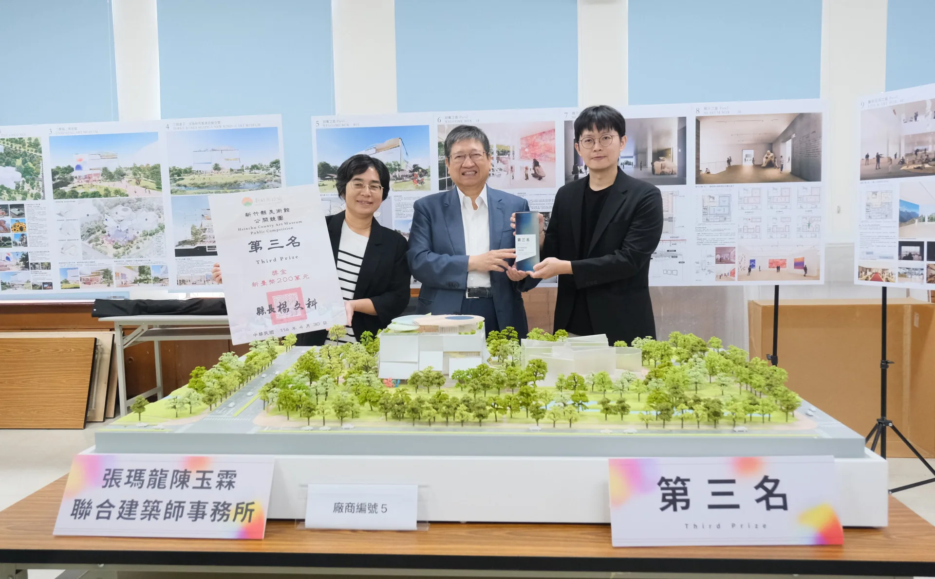 張瑪龍陳玉霖團隊以「UNBOXING ART MUSEUM／開箱美術館」