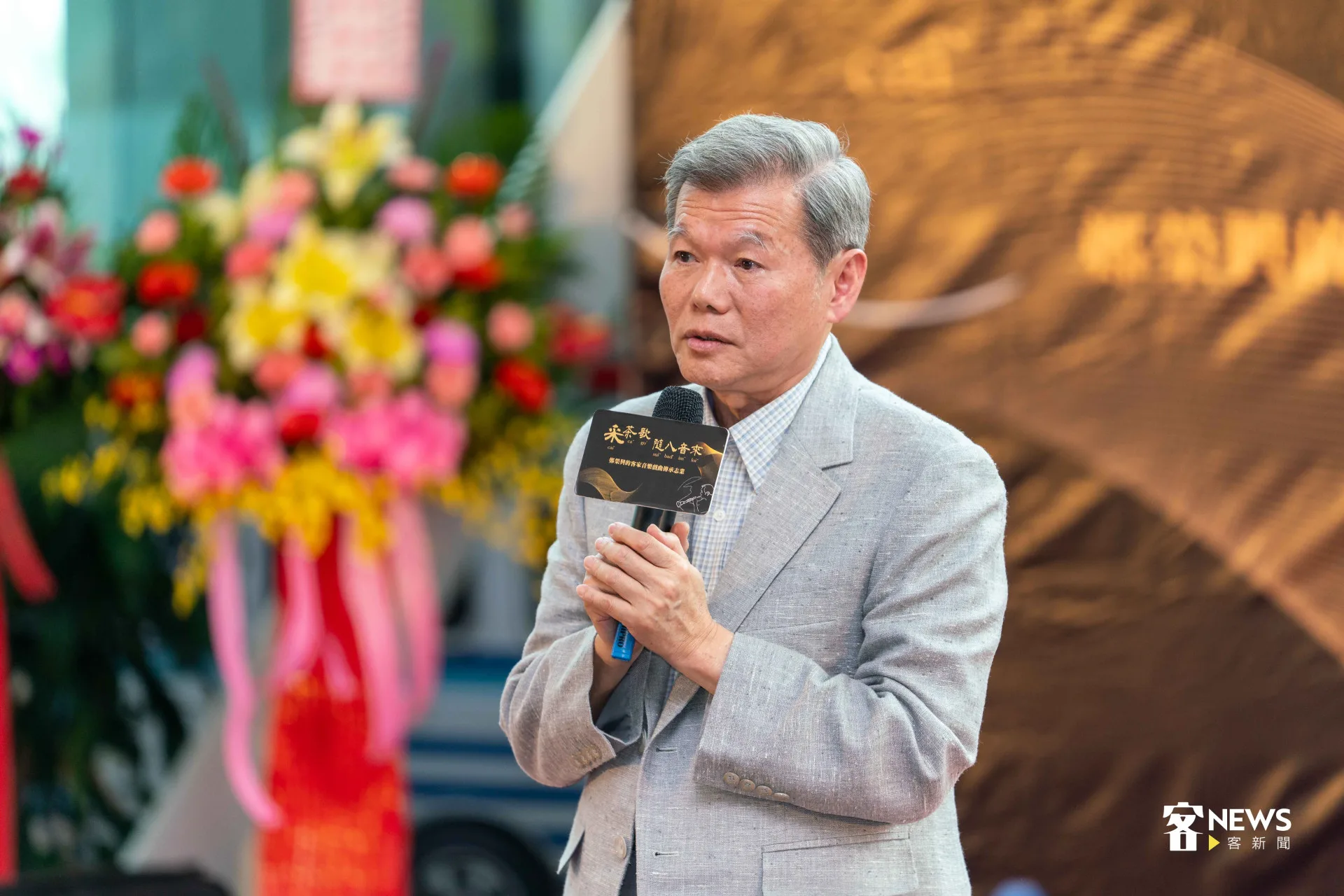 鄭校長非常開心地與大家分享自己一生的經歷。宋佩遙攝