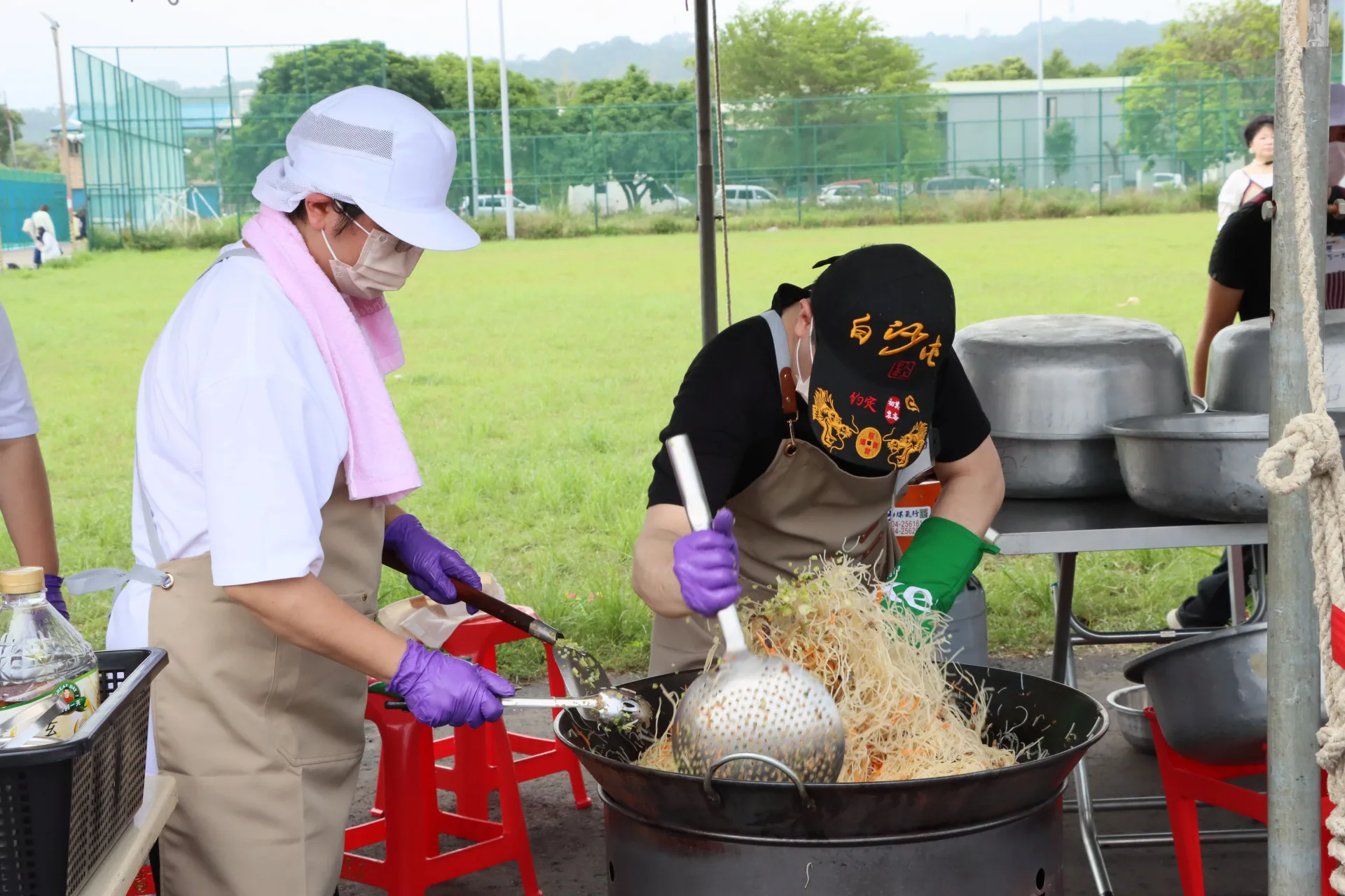 頭份四月八澎湃慶城藝活動，炒米粉大賽。